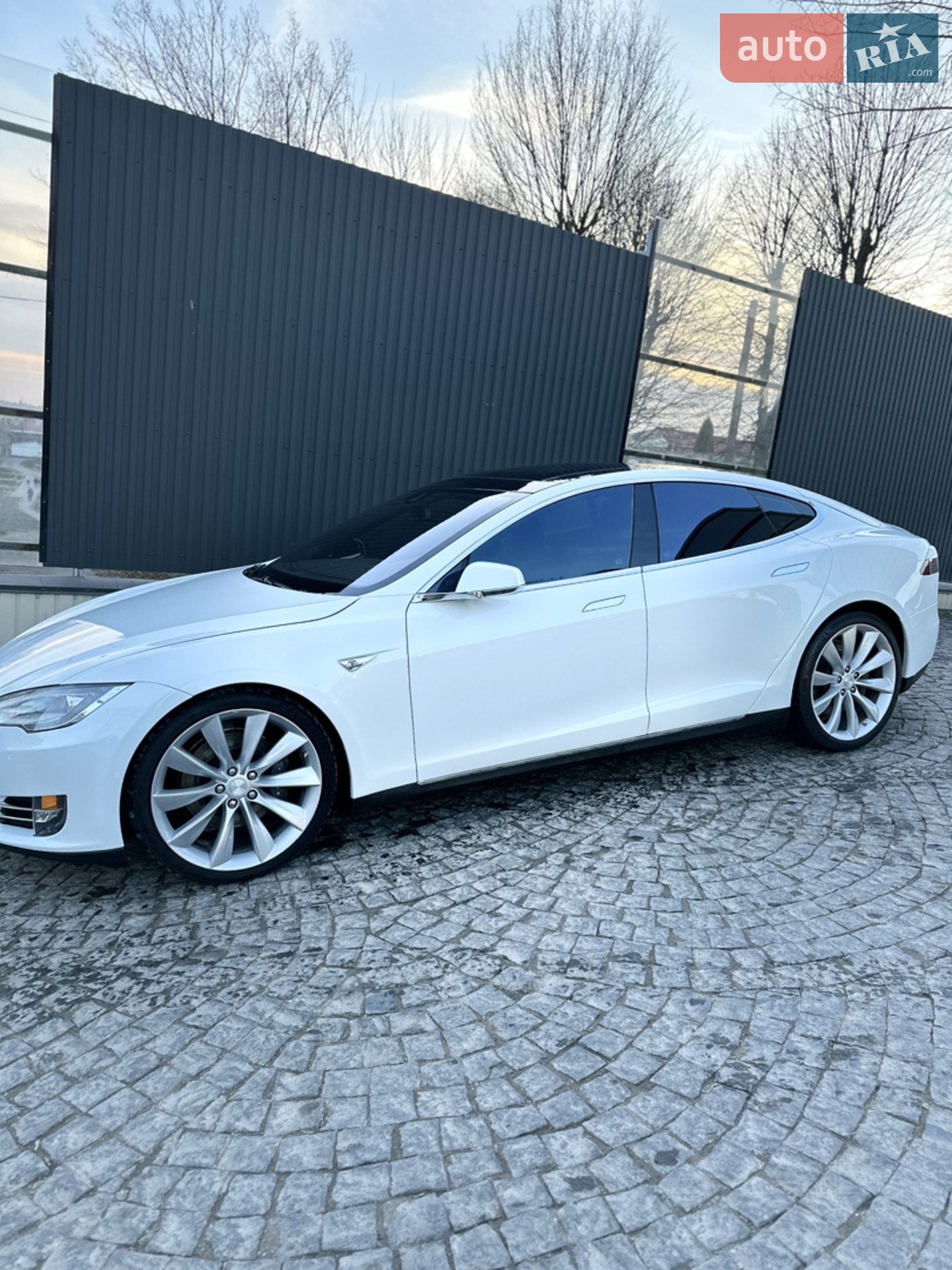 Tesla Model S, 2015
