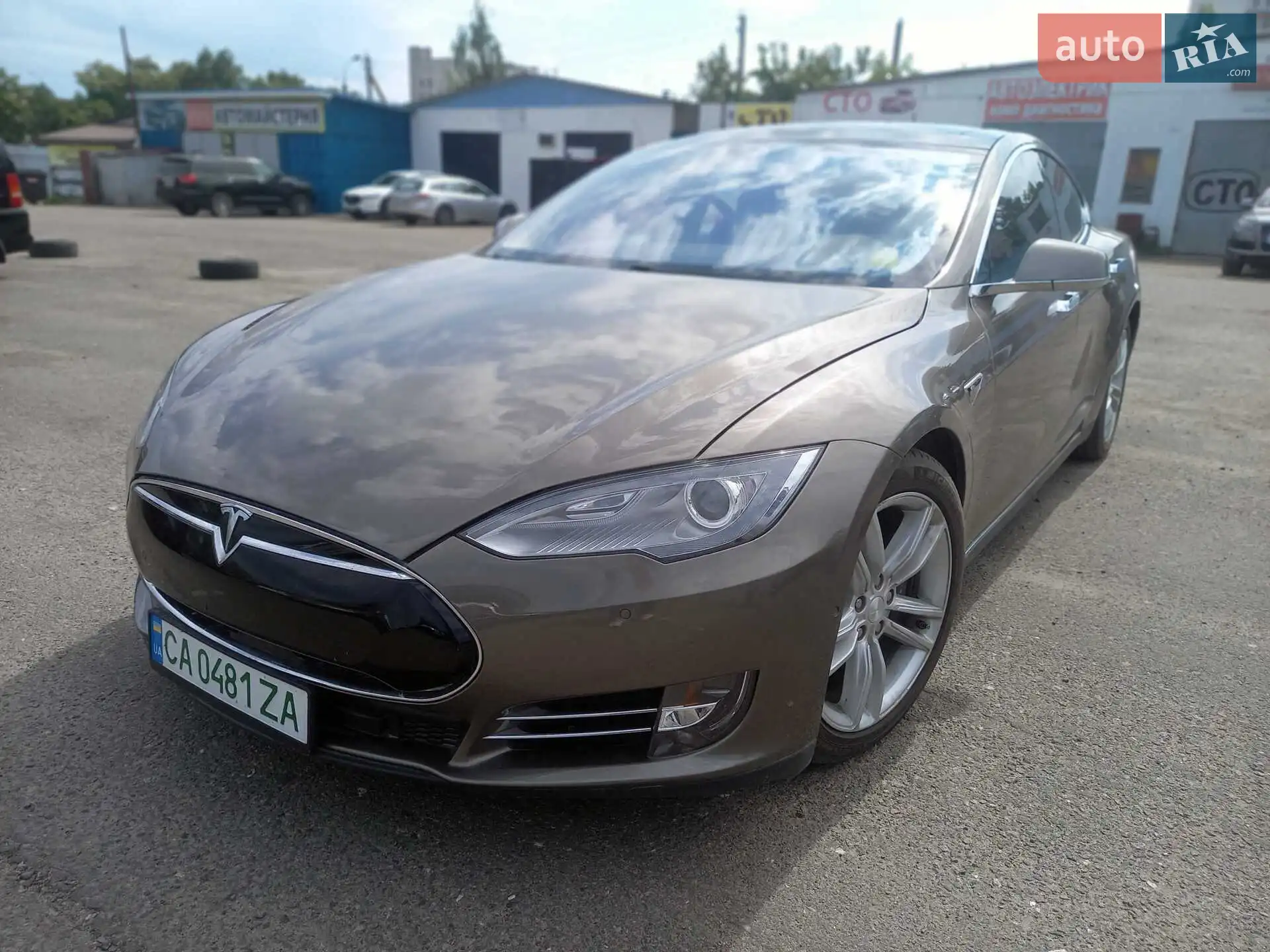 Tesla Model S, 2016