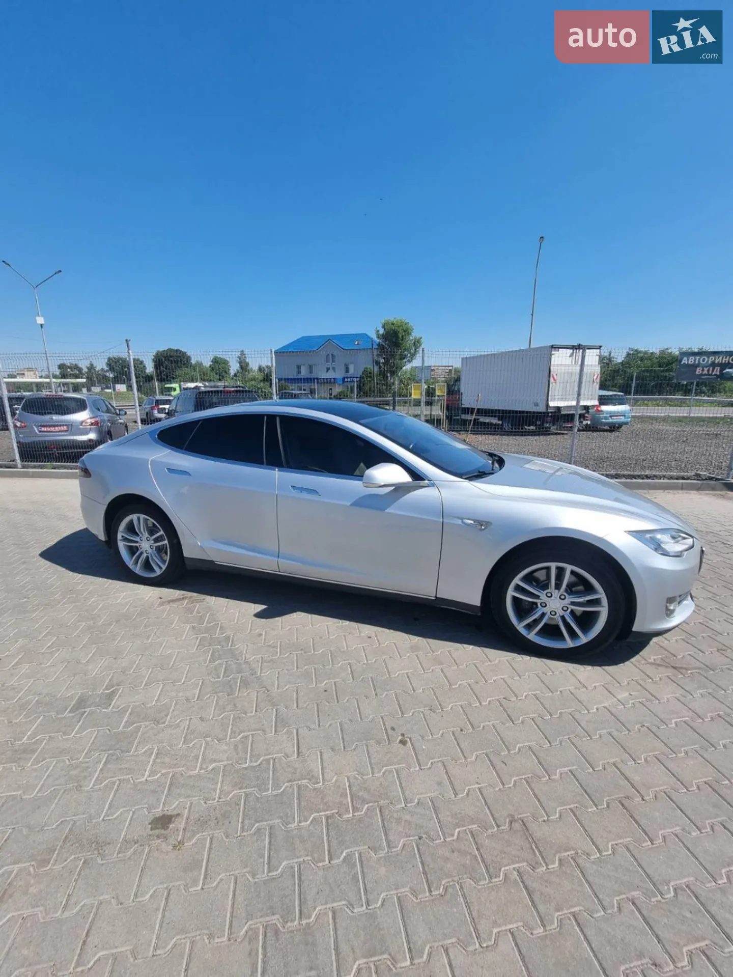 Tesla Model S, 2013