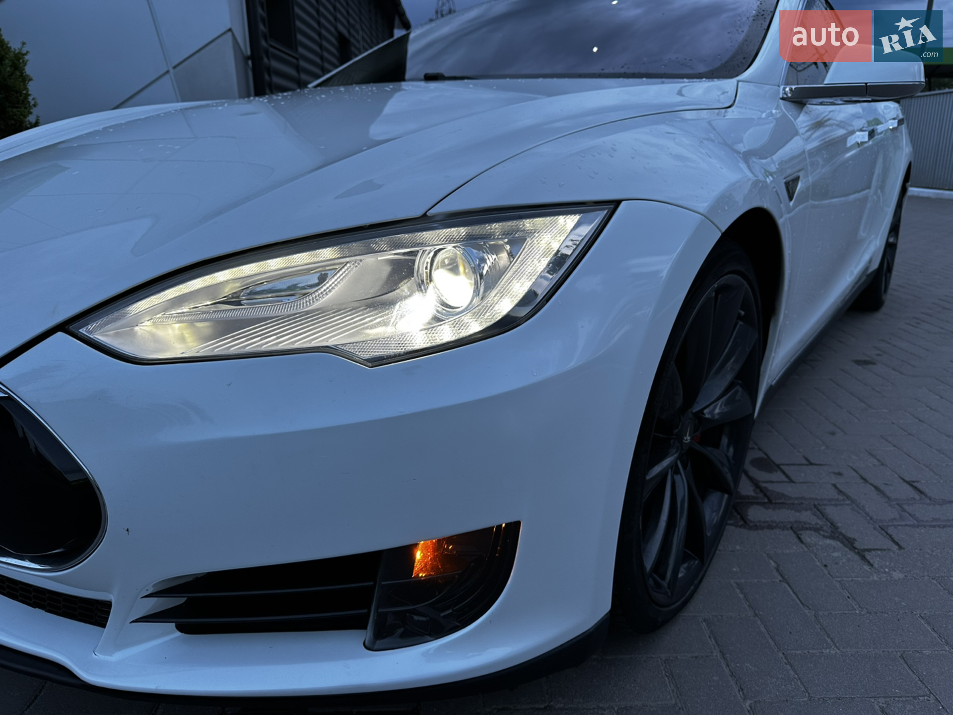 Tesla Model S, 2012