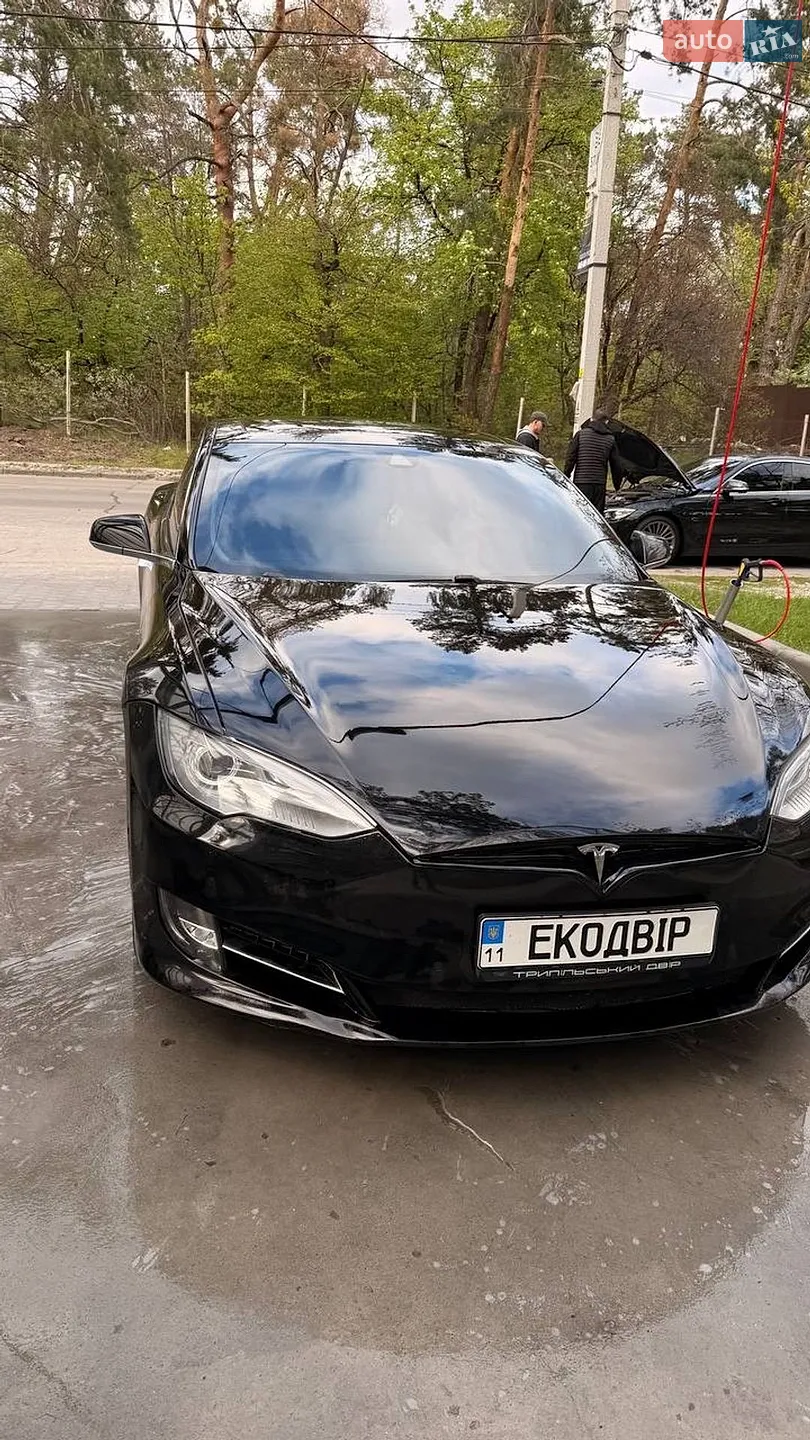Tesla Model S, 2015