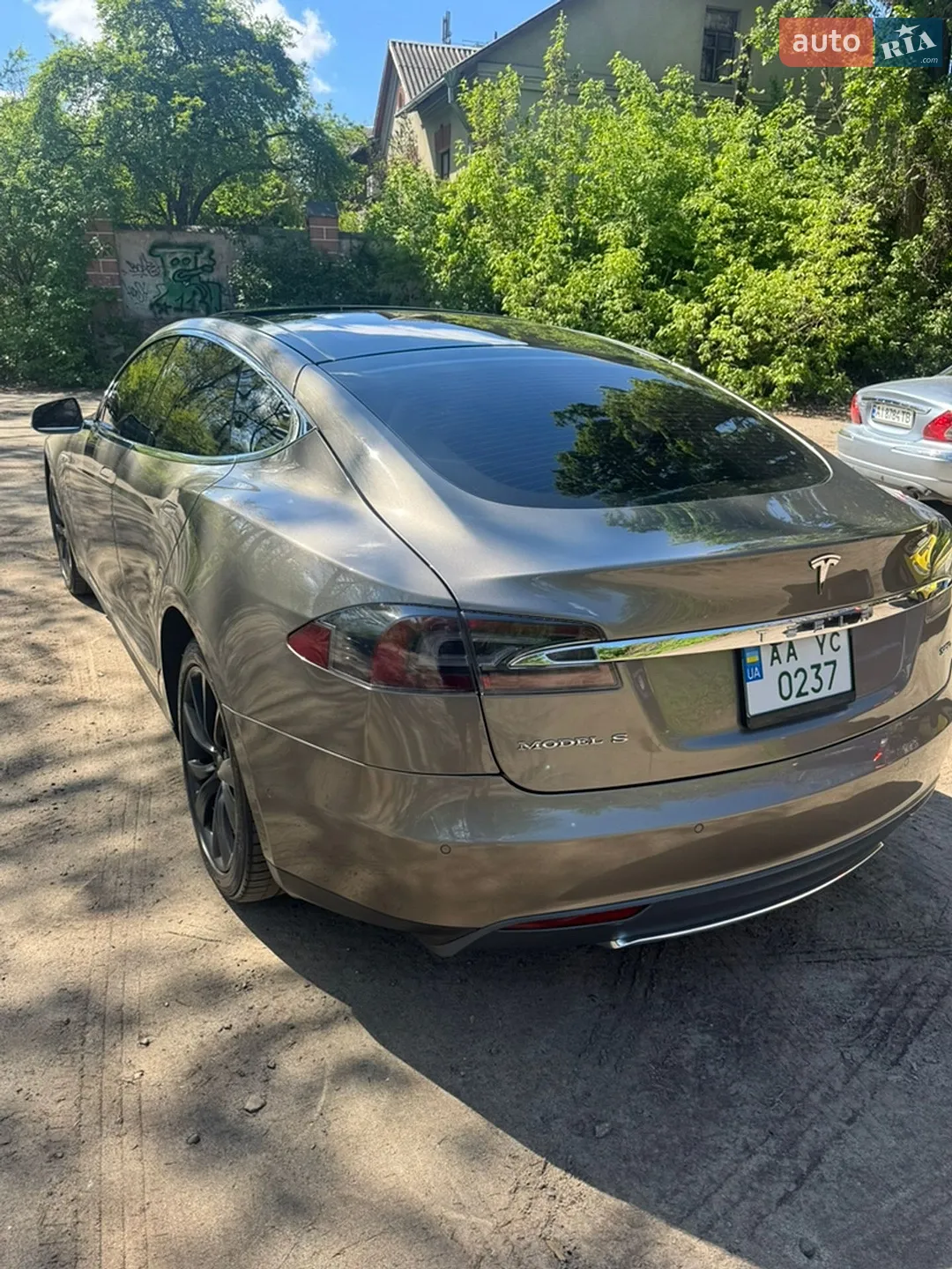 Tesla Model S, 2015
