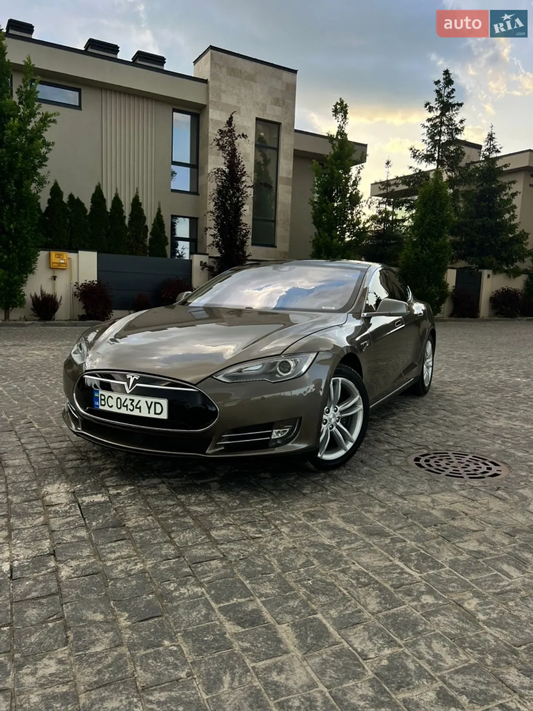 Tesla Model S, 2015
