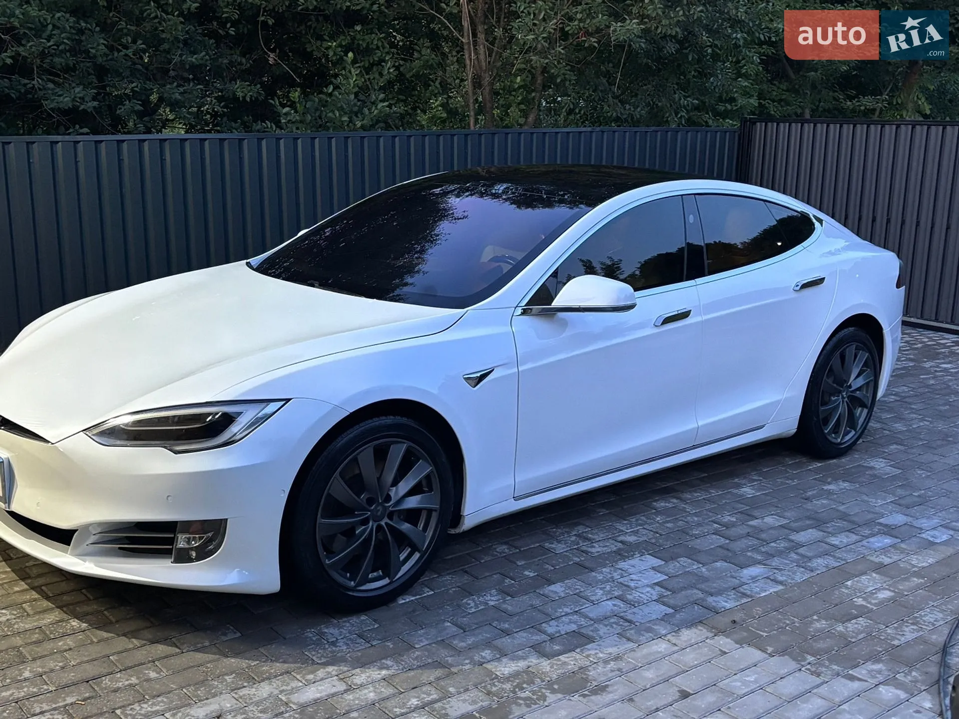 Tesla Model S, 2016