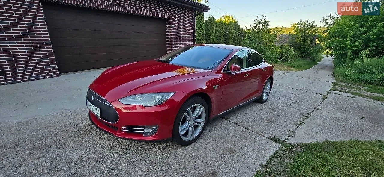 Tesla Model S, 2015