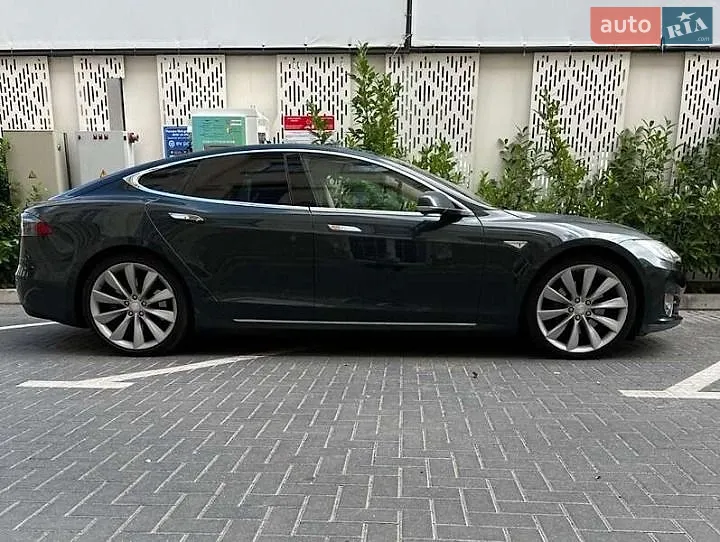 Tesla Model S, 2014