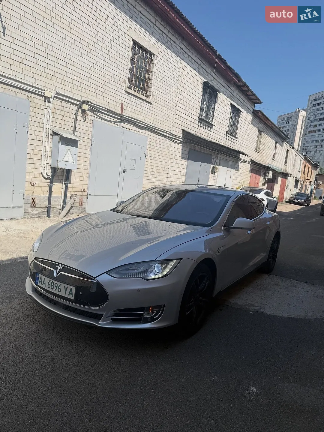 Tesla Model S, 2015