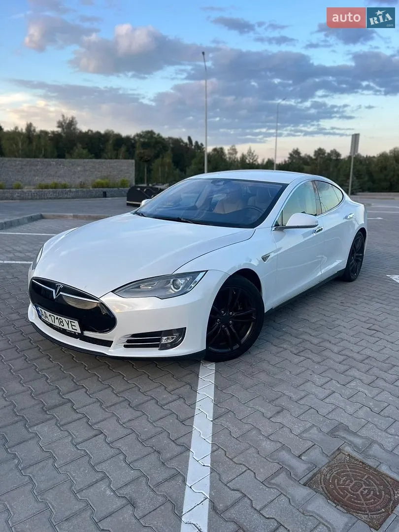 Tesla Model S, 2015