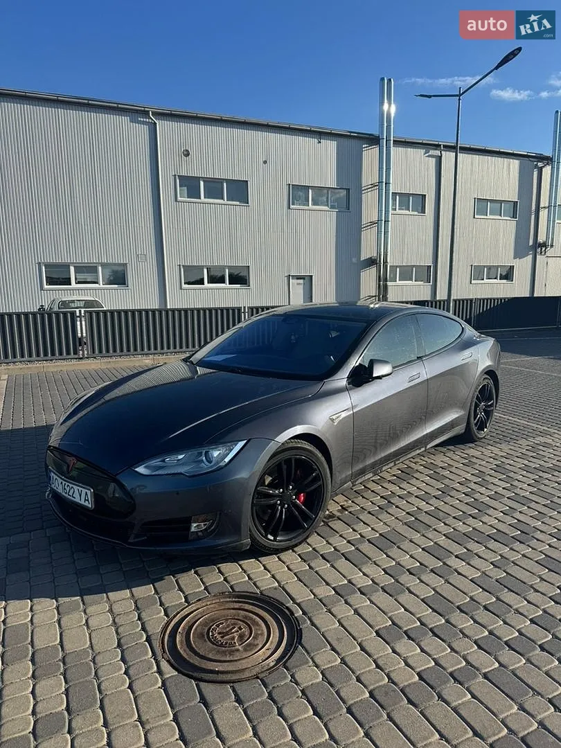 Tesla Model S, 2015
