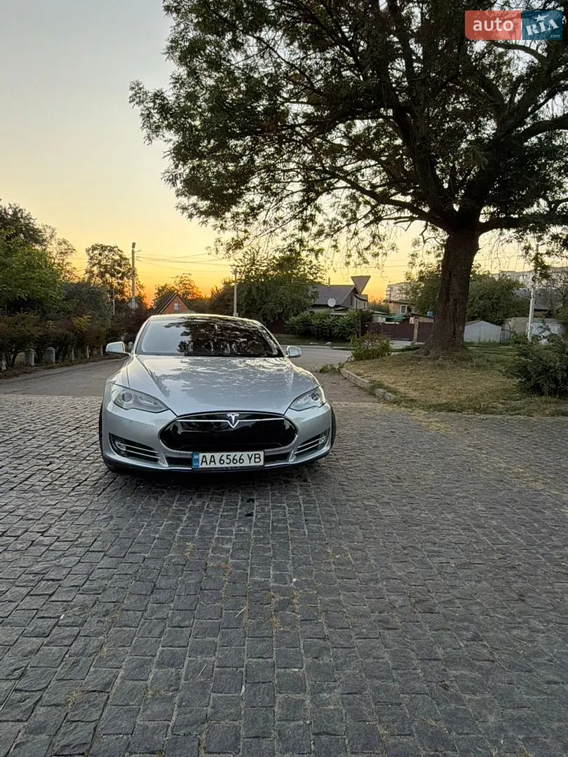 Tesla Model S, 2013