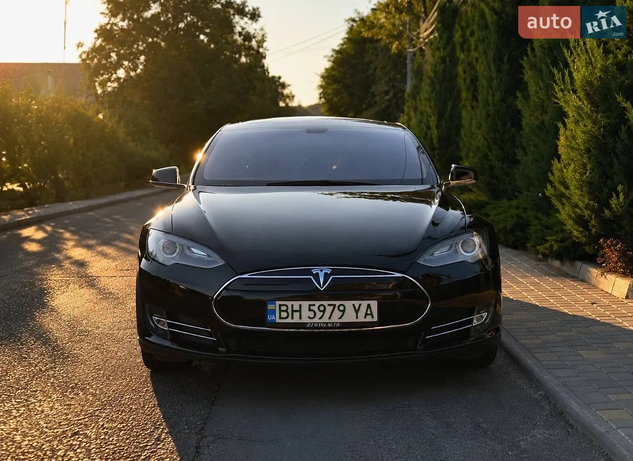Tesla Model S, 2013