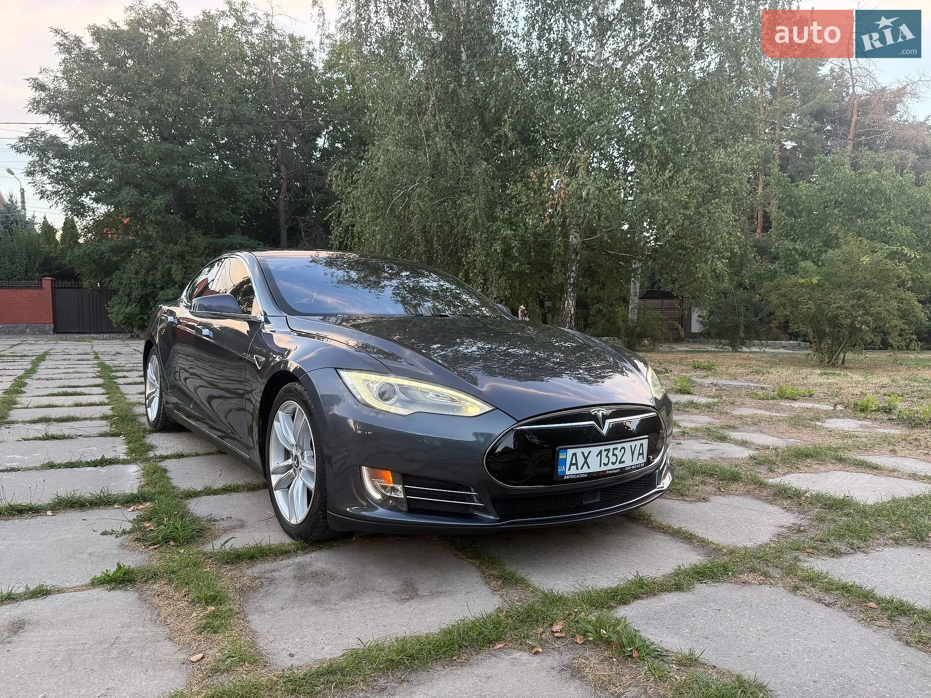 Tesla Model S, 2015