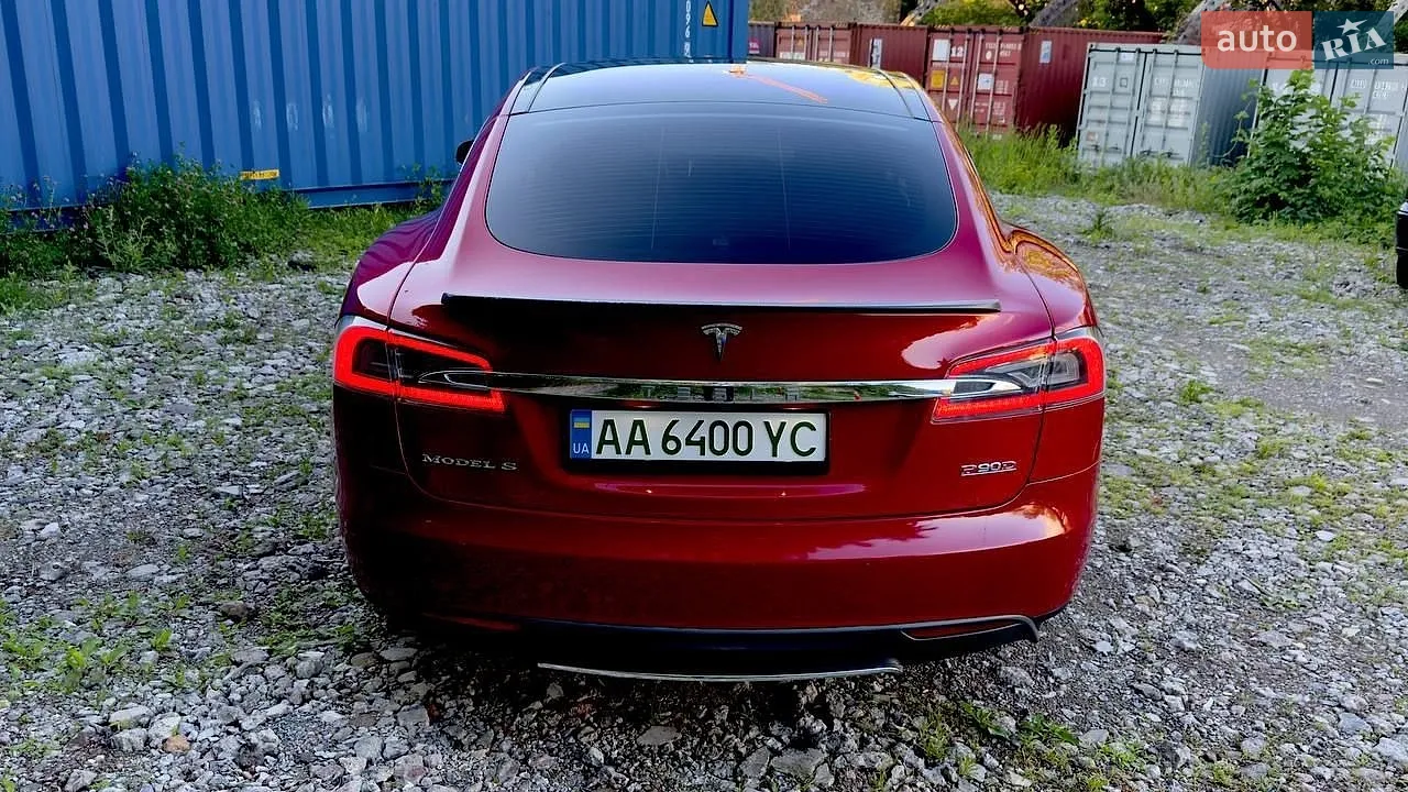 Tesla Model S, 2015