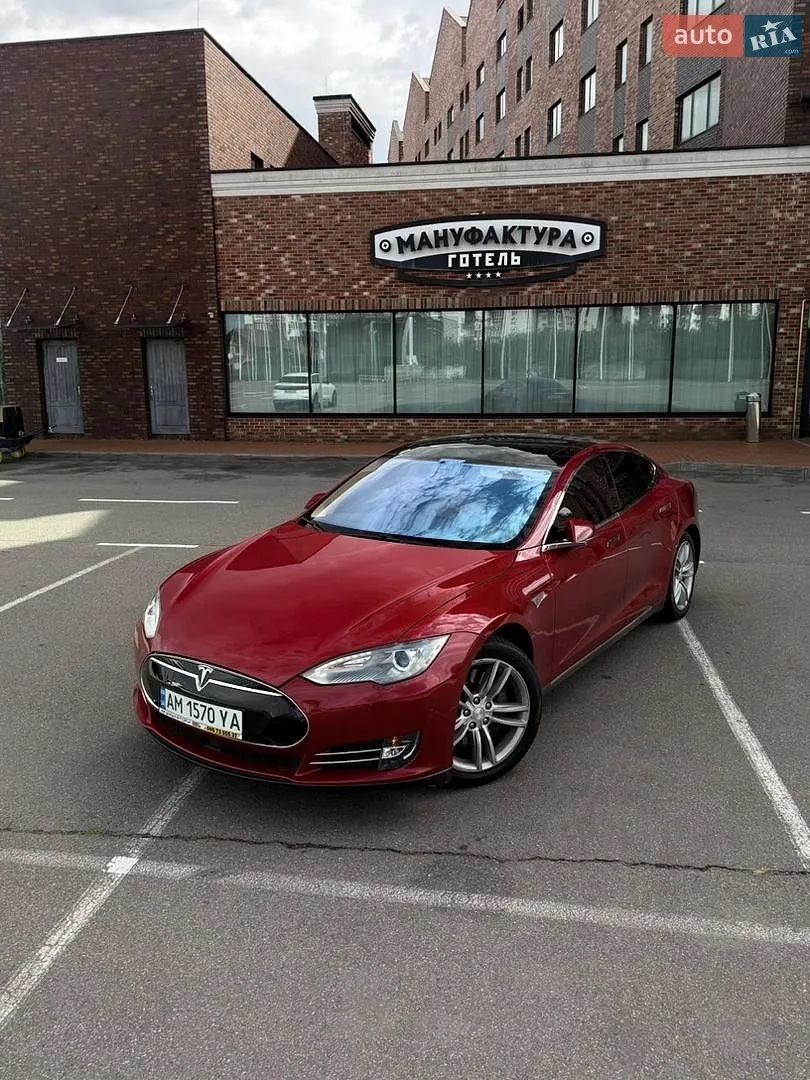 Tesla Model S, 2014