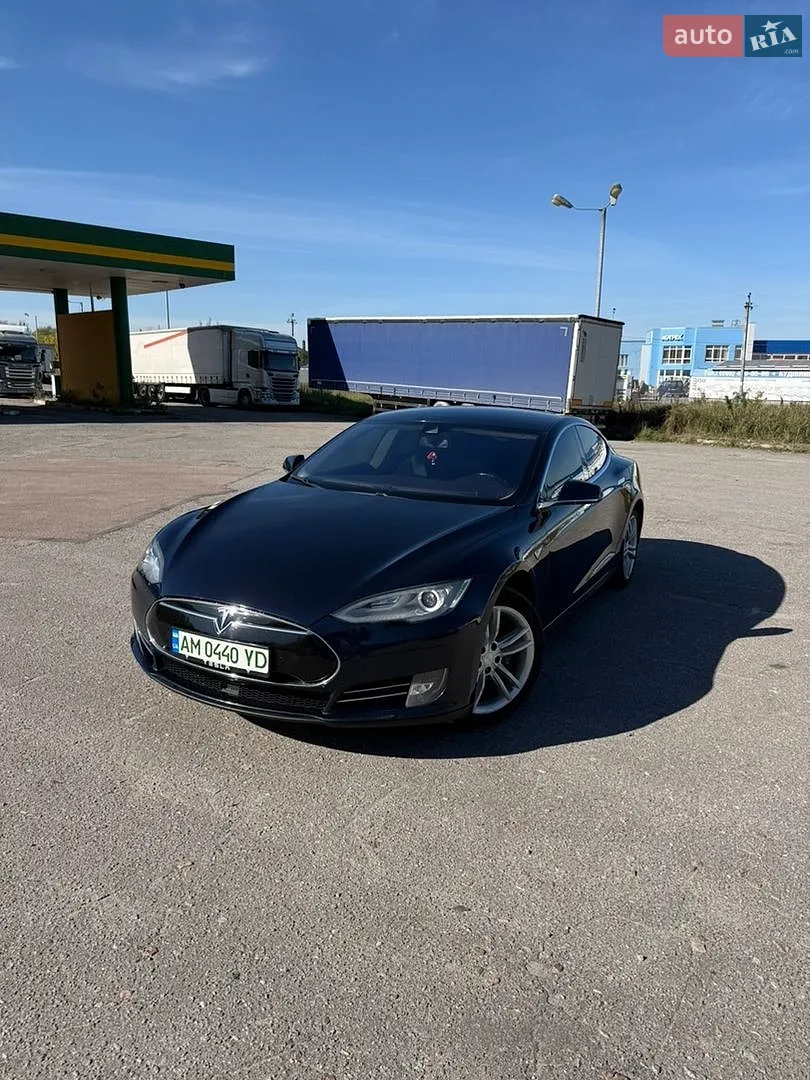 Tesla Model S, 2014