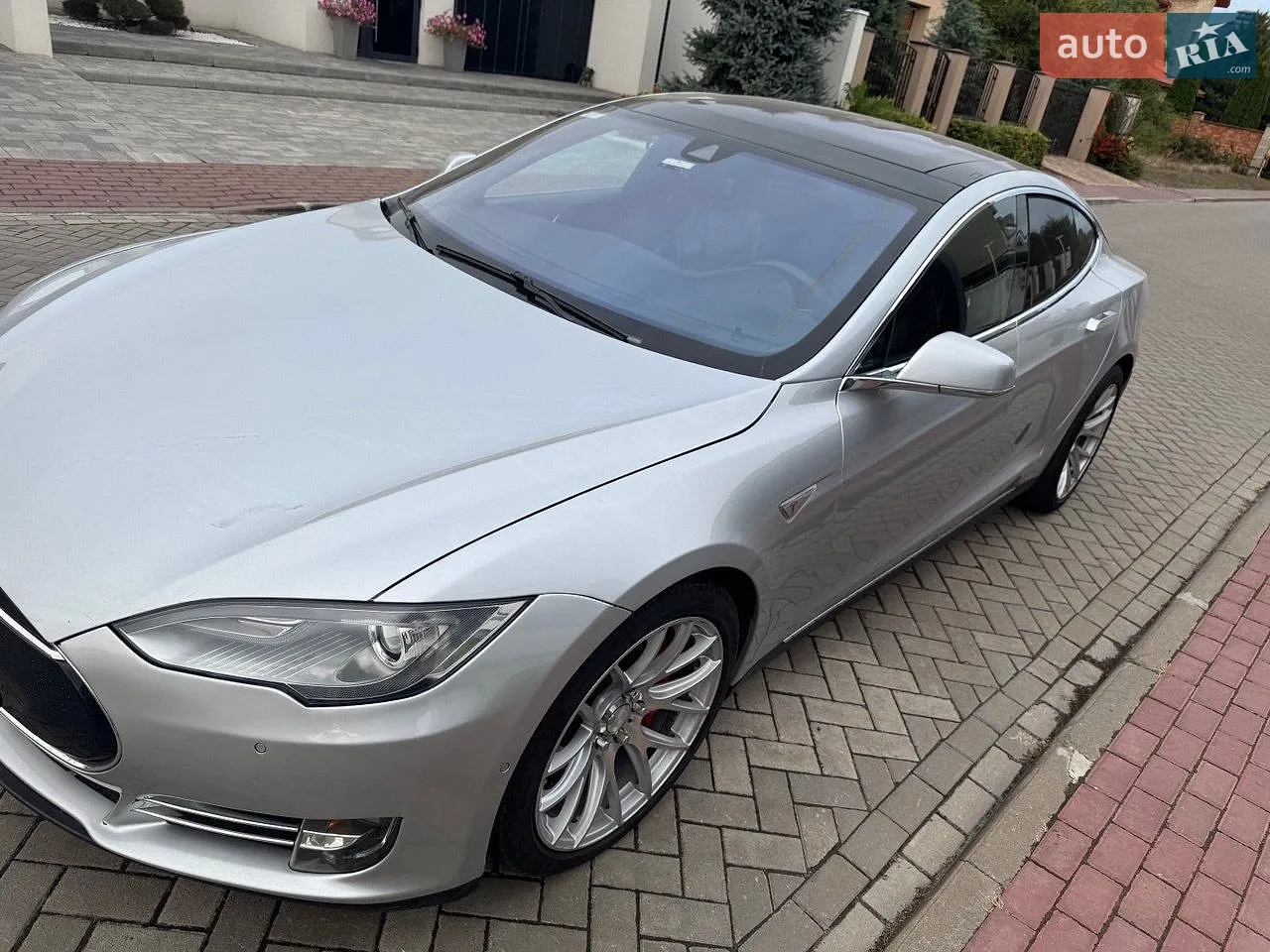 Tesla Model S, 2015