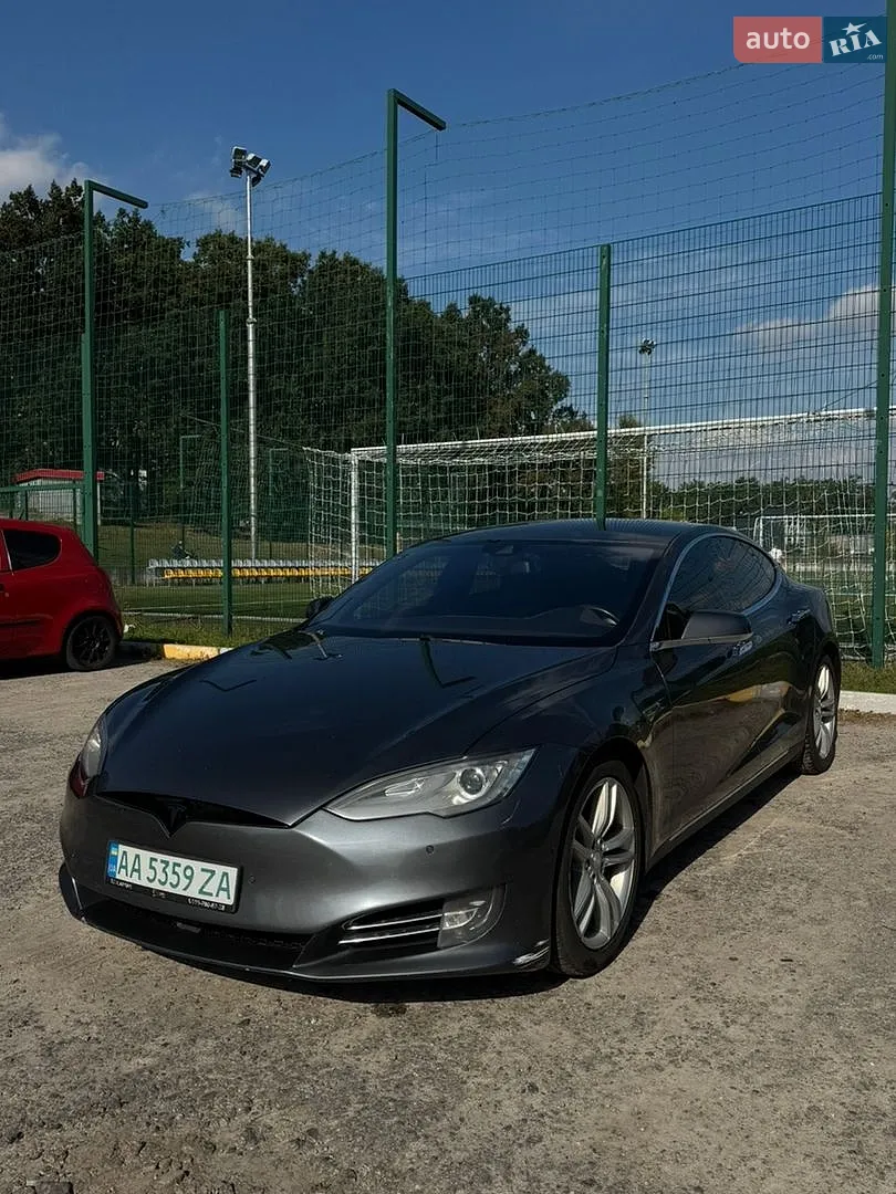 Tesla Model S, 2015