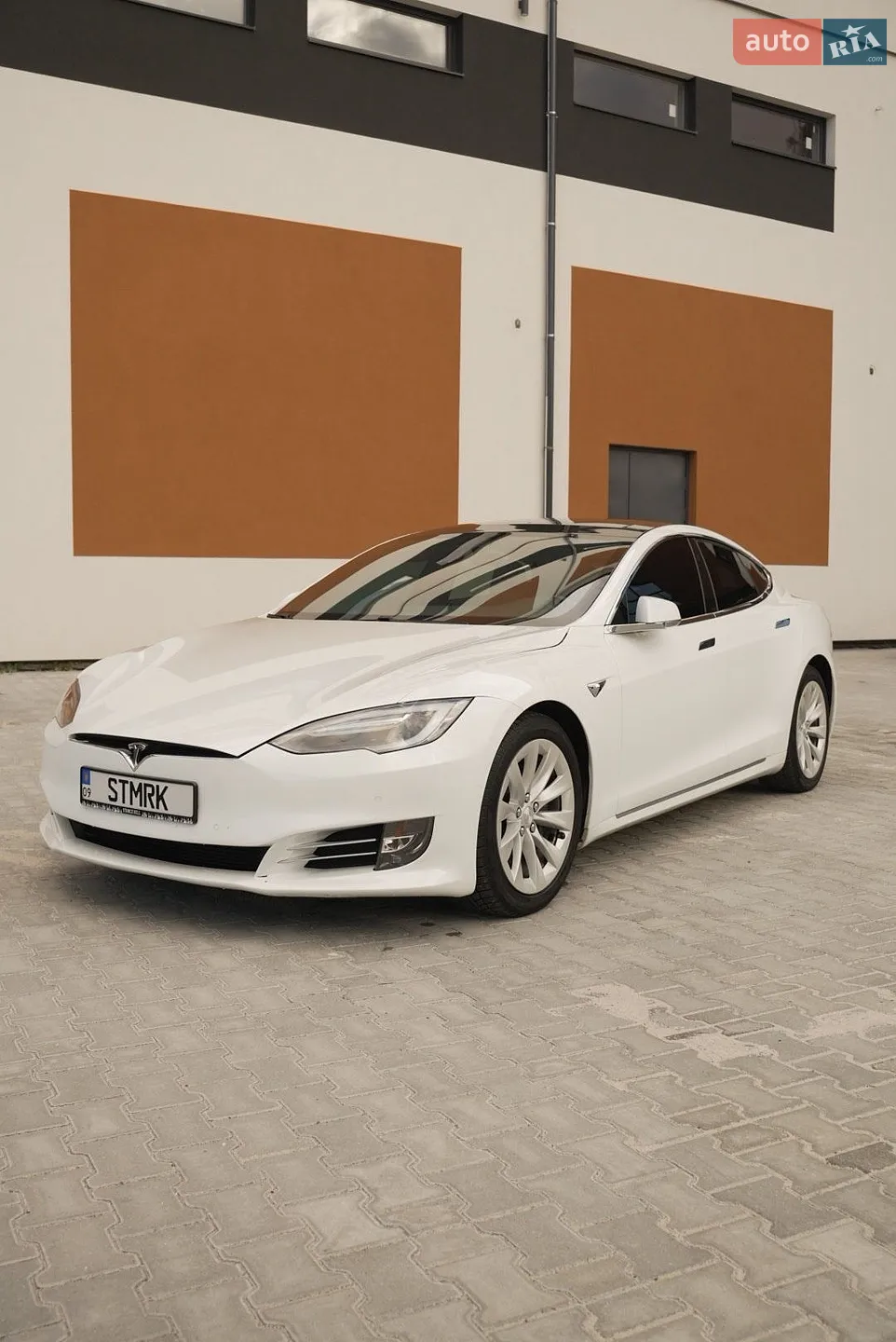 Tesla Model S, 2016