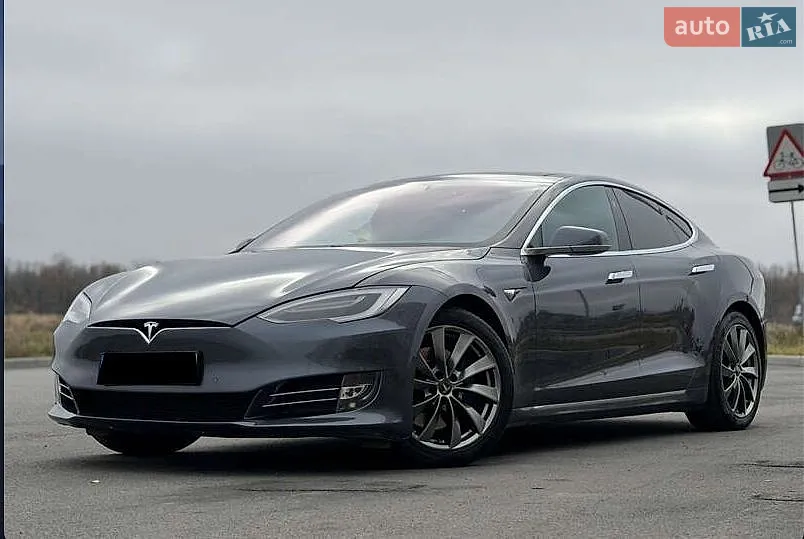 Tesla Model S, 2018