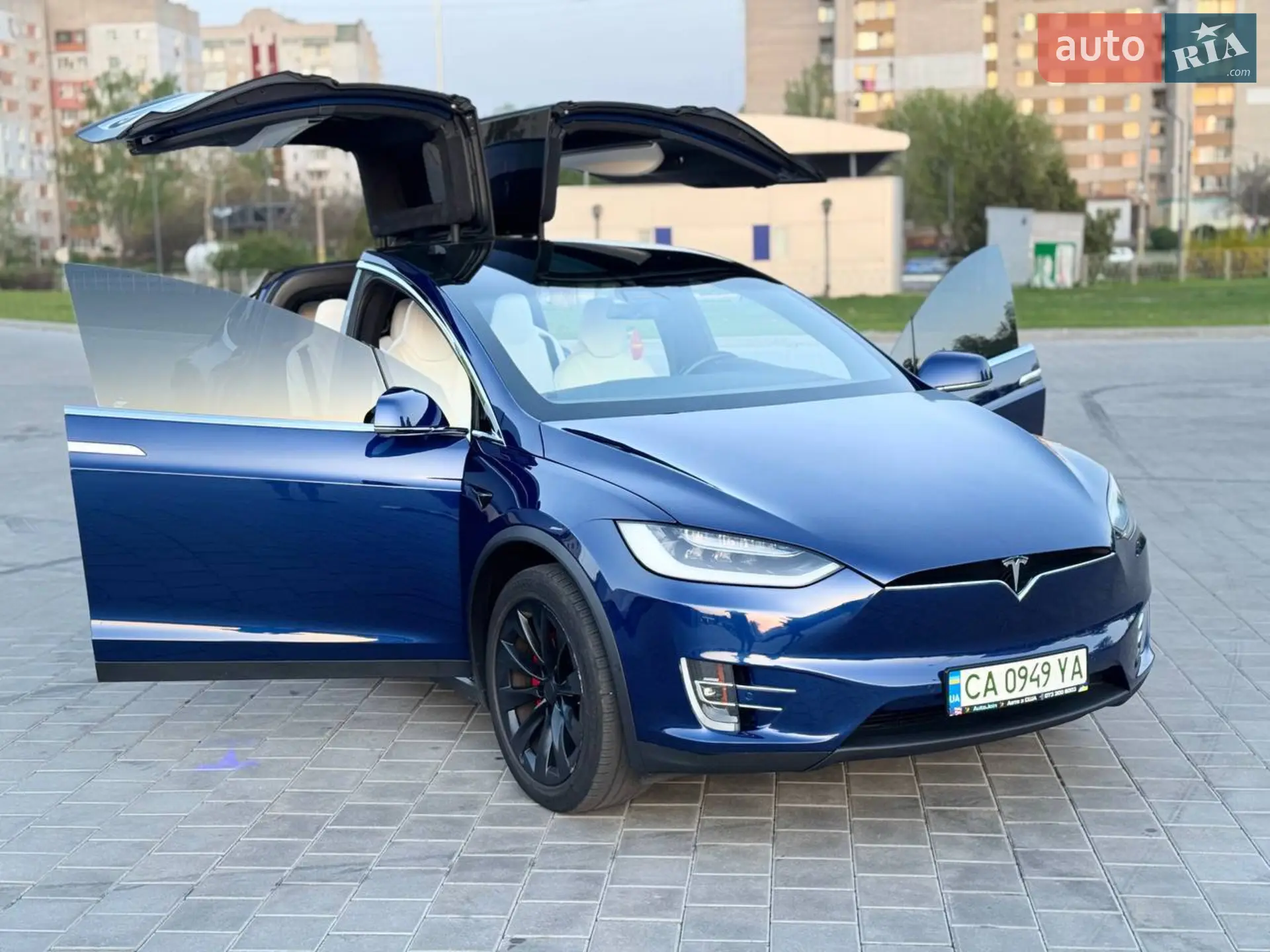 Tesla Model X, 2017