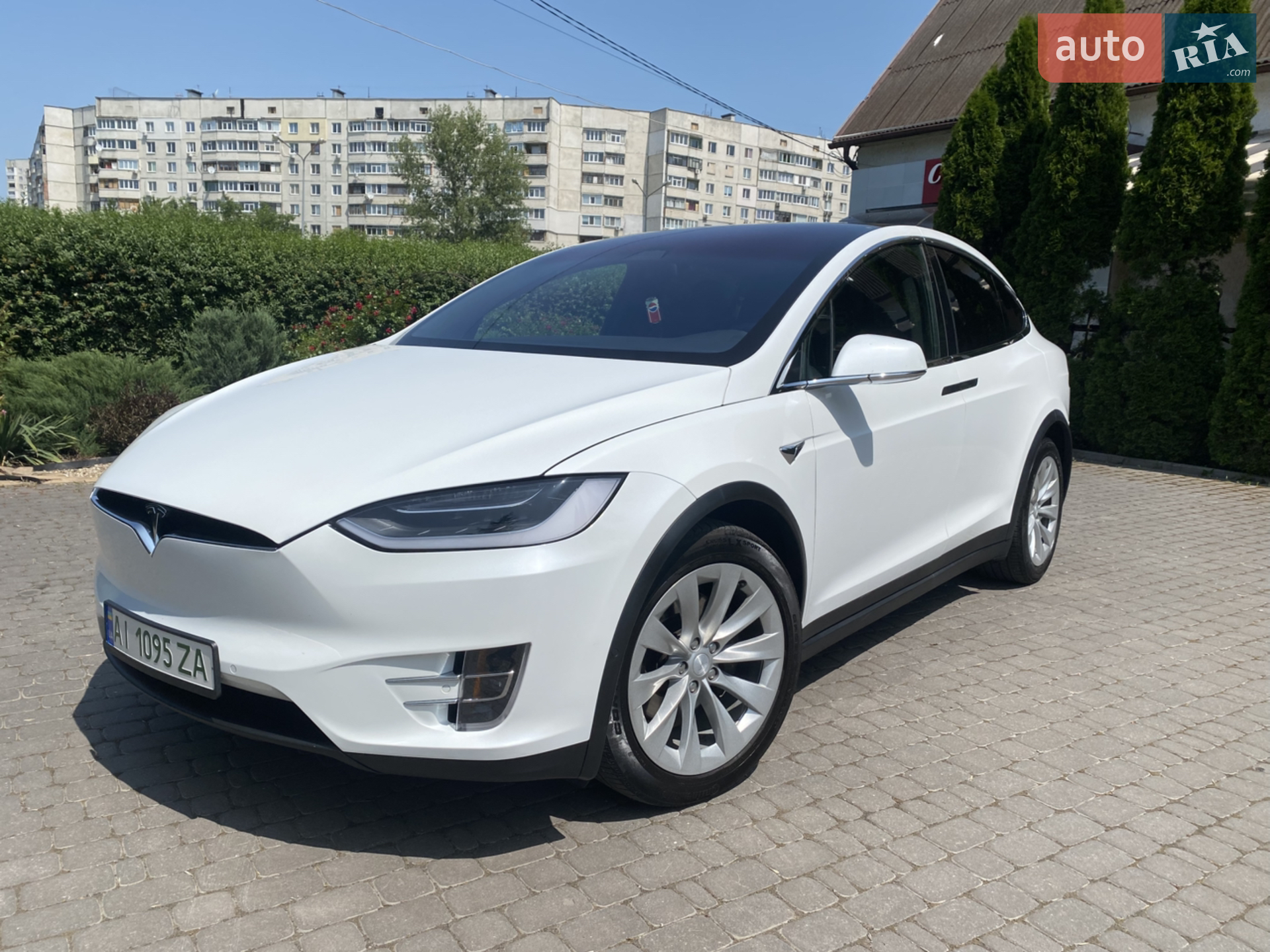Tesla Model X, 2017
