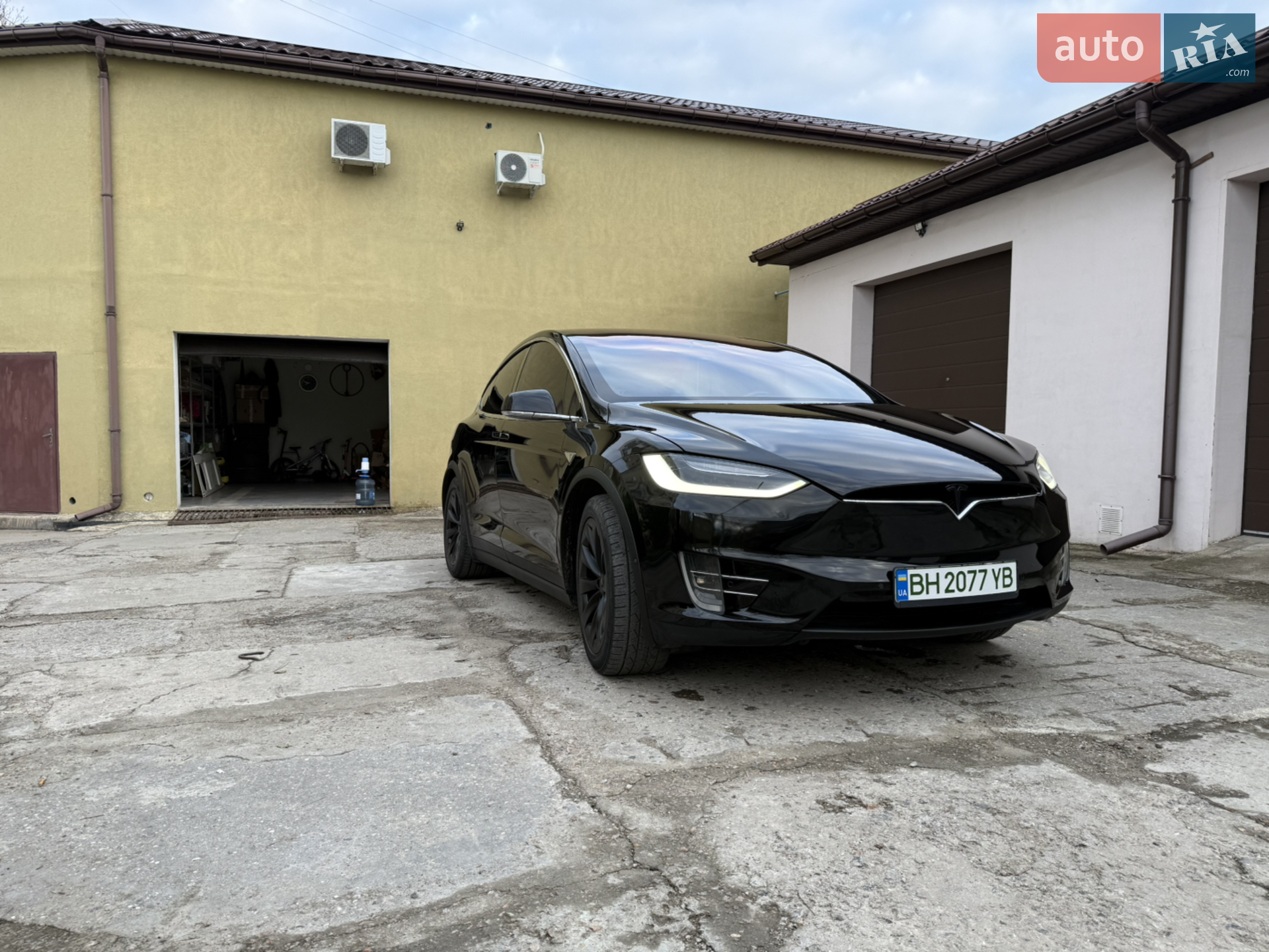 Tesla Model X, 2016