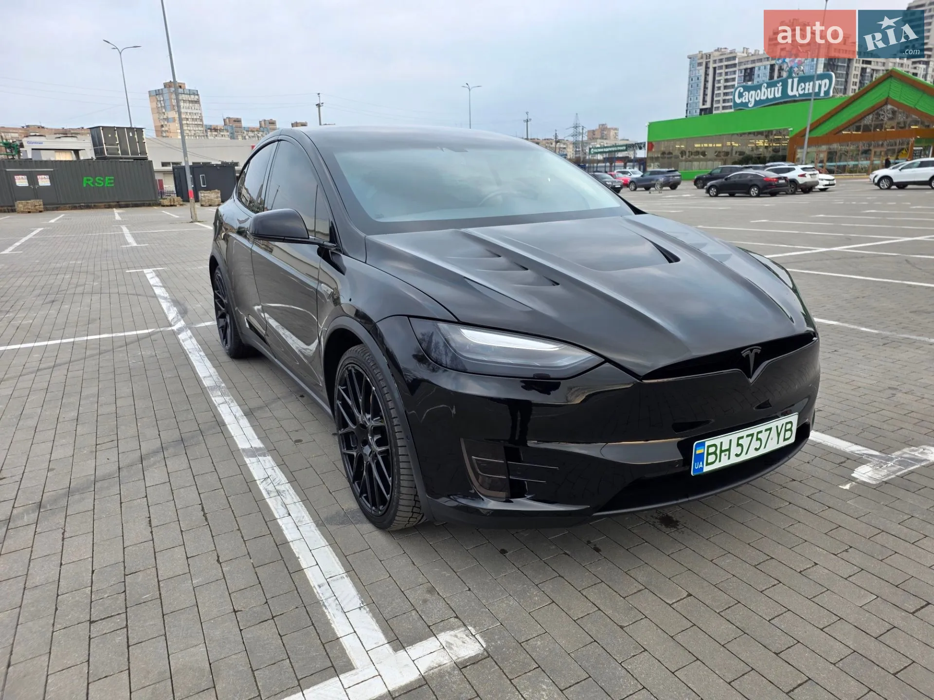 Tesla Model X, 2016