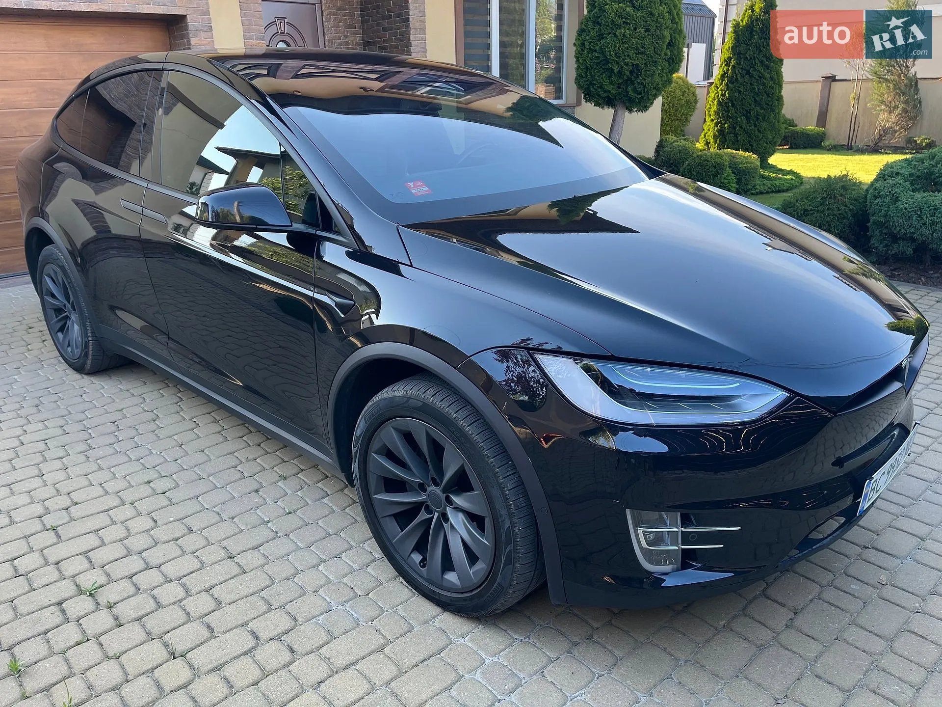 Tesla Model X, 2017