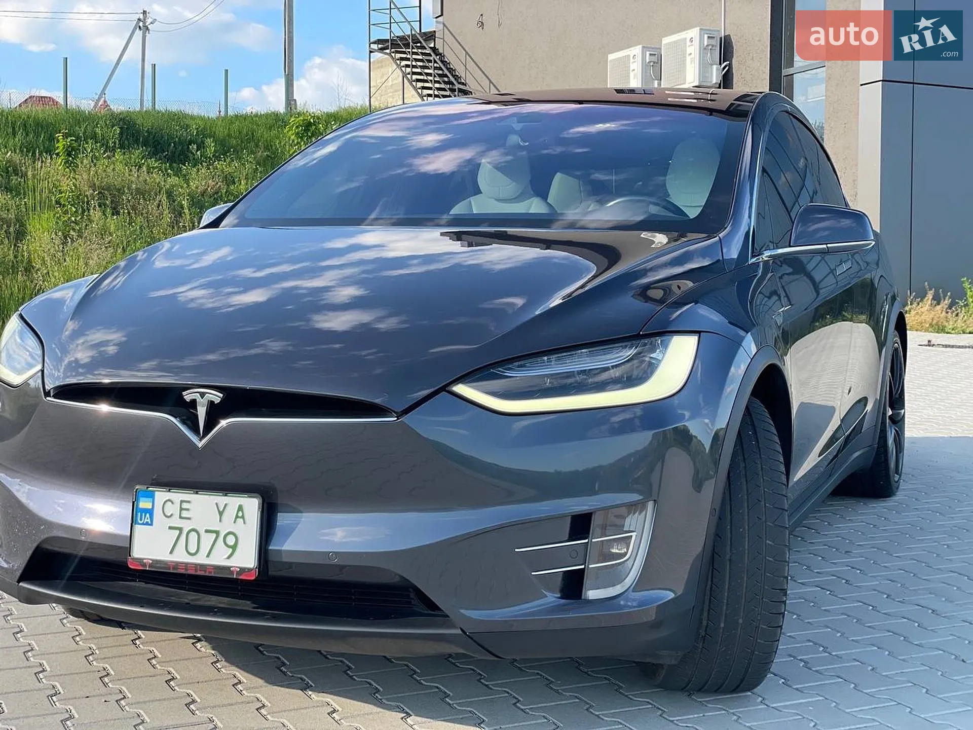 Tesla Model X, 2016