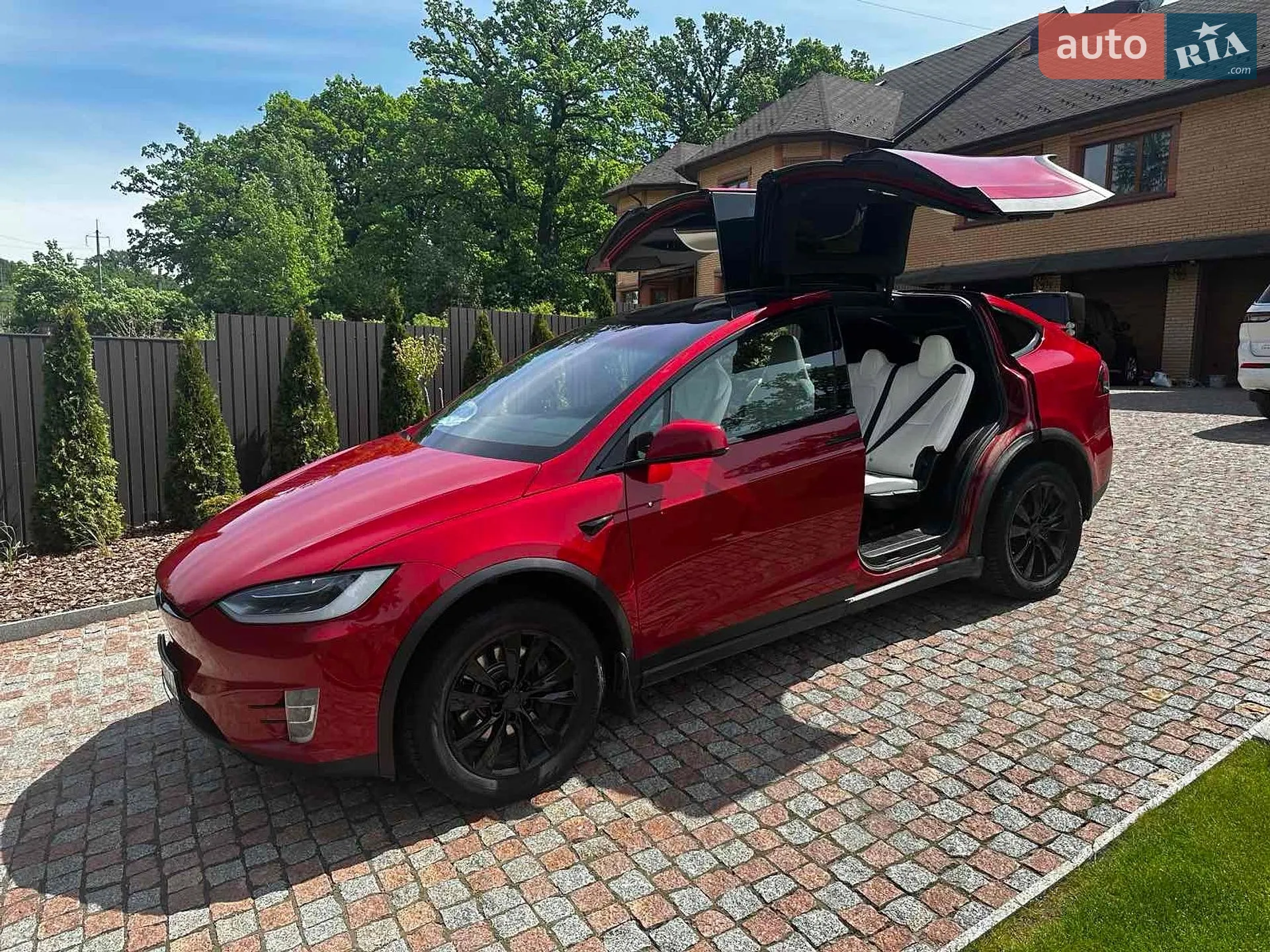 Tesla Model X, 2017