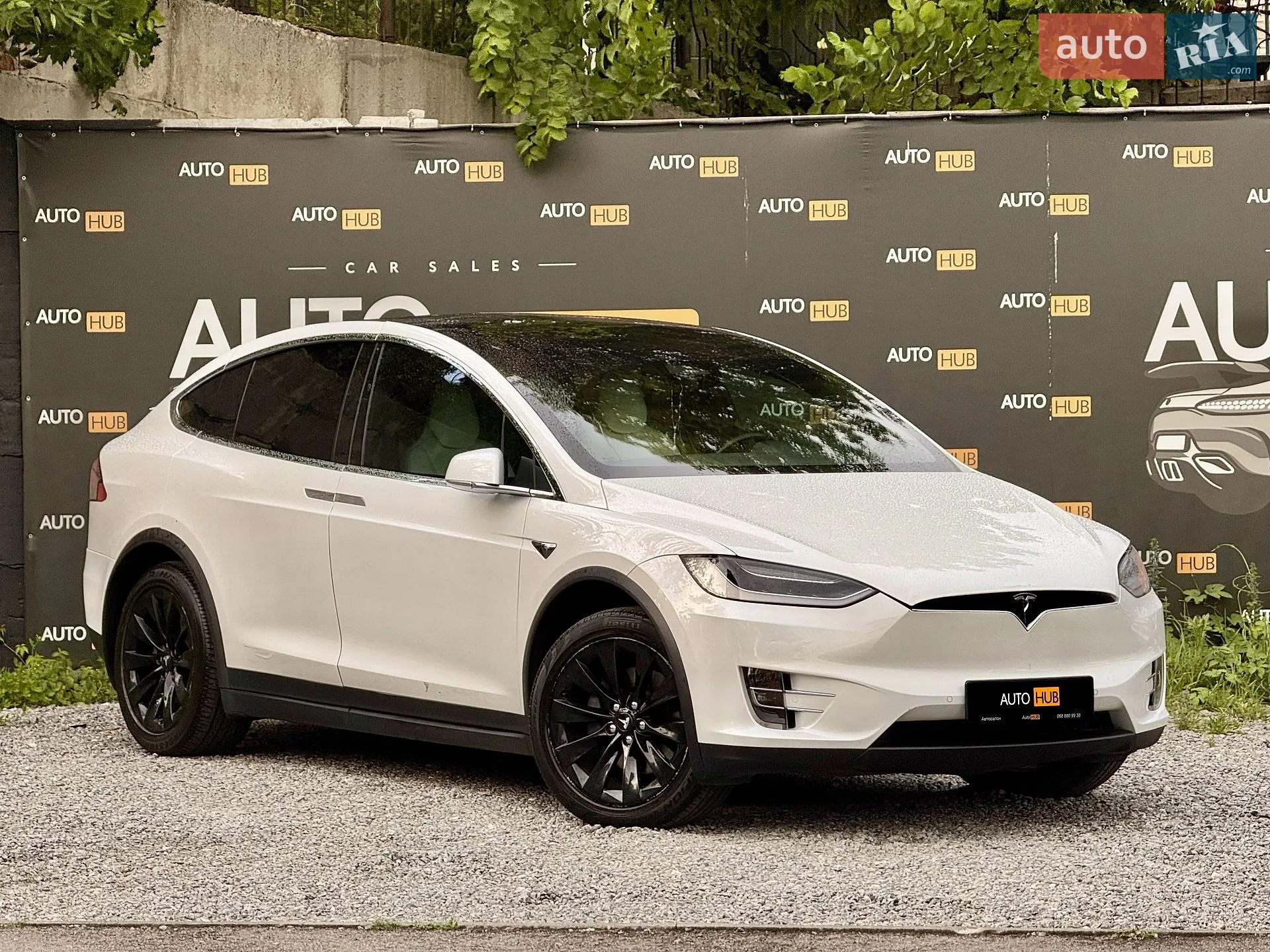 Tesla Model X, 2017