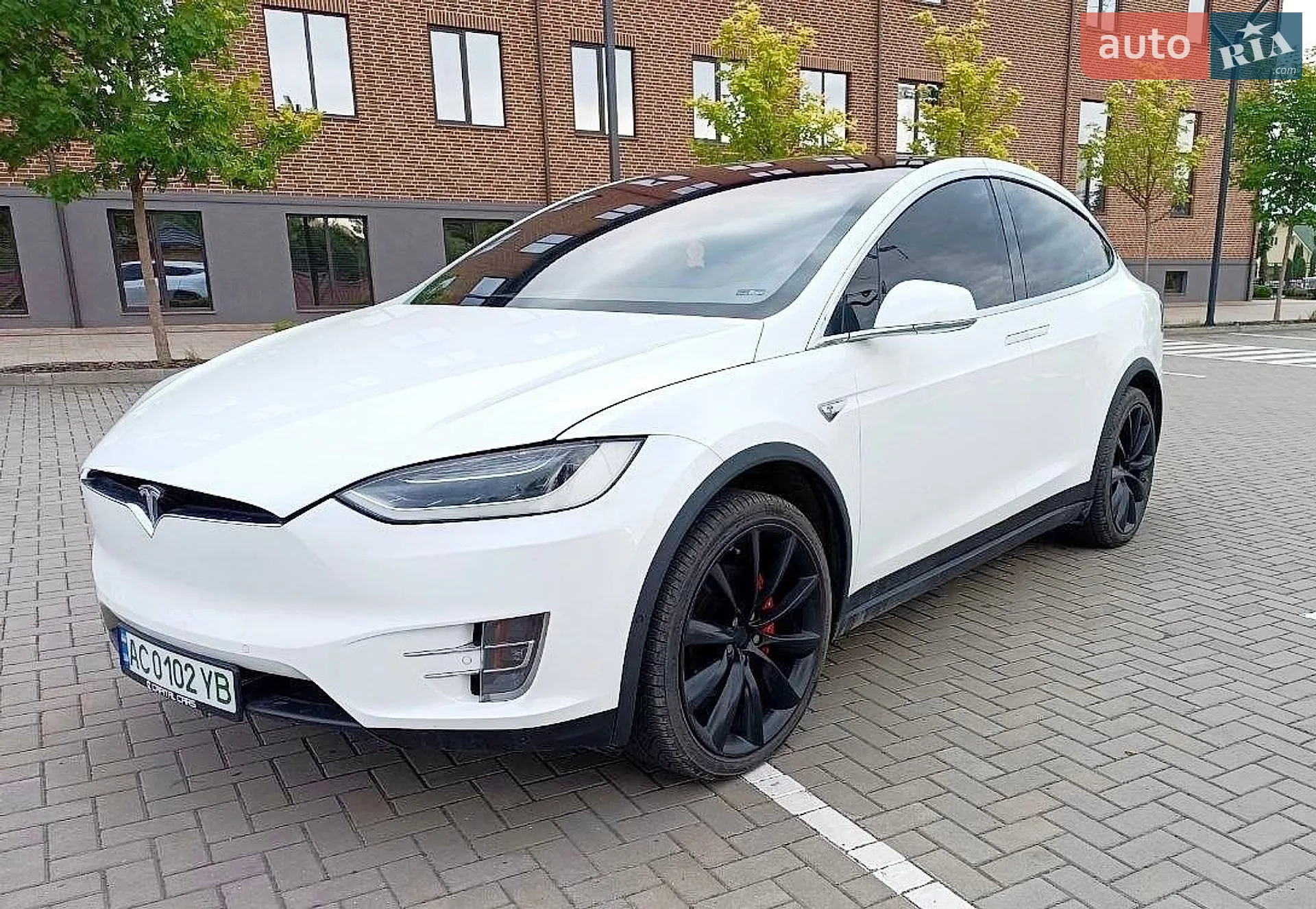 Tesla Model X, 2016