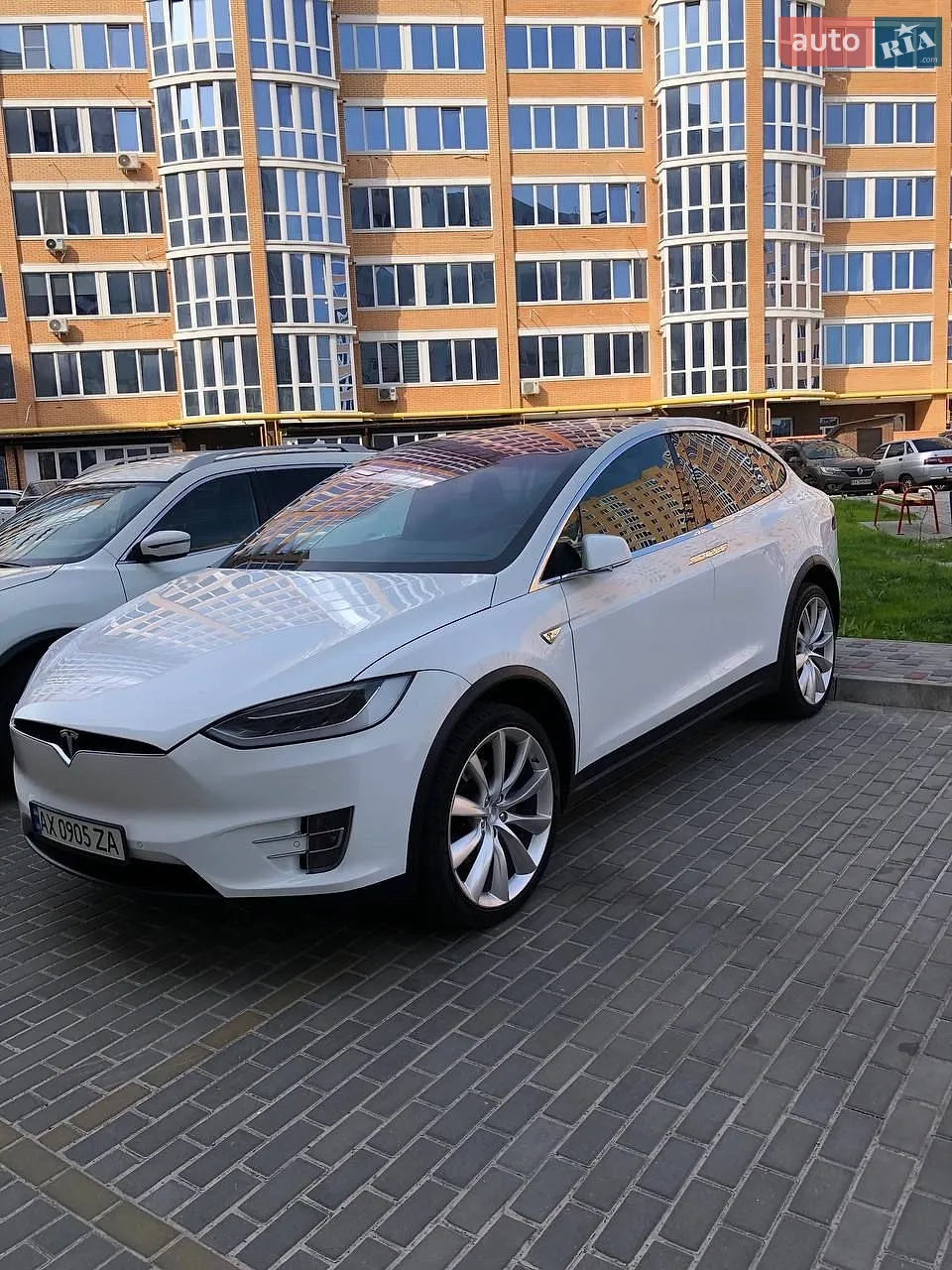 Tesla Model X, 2016