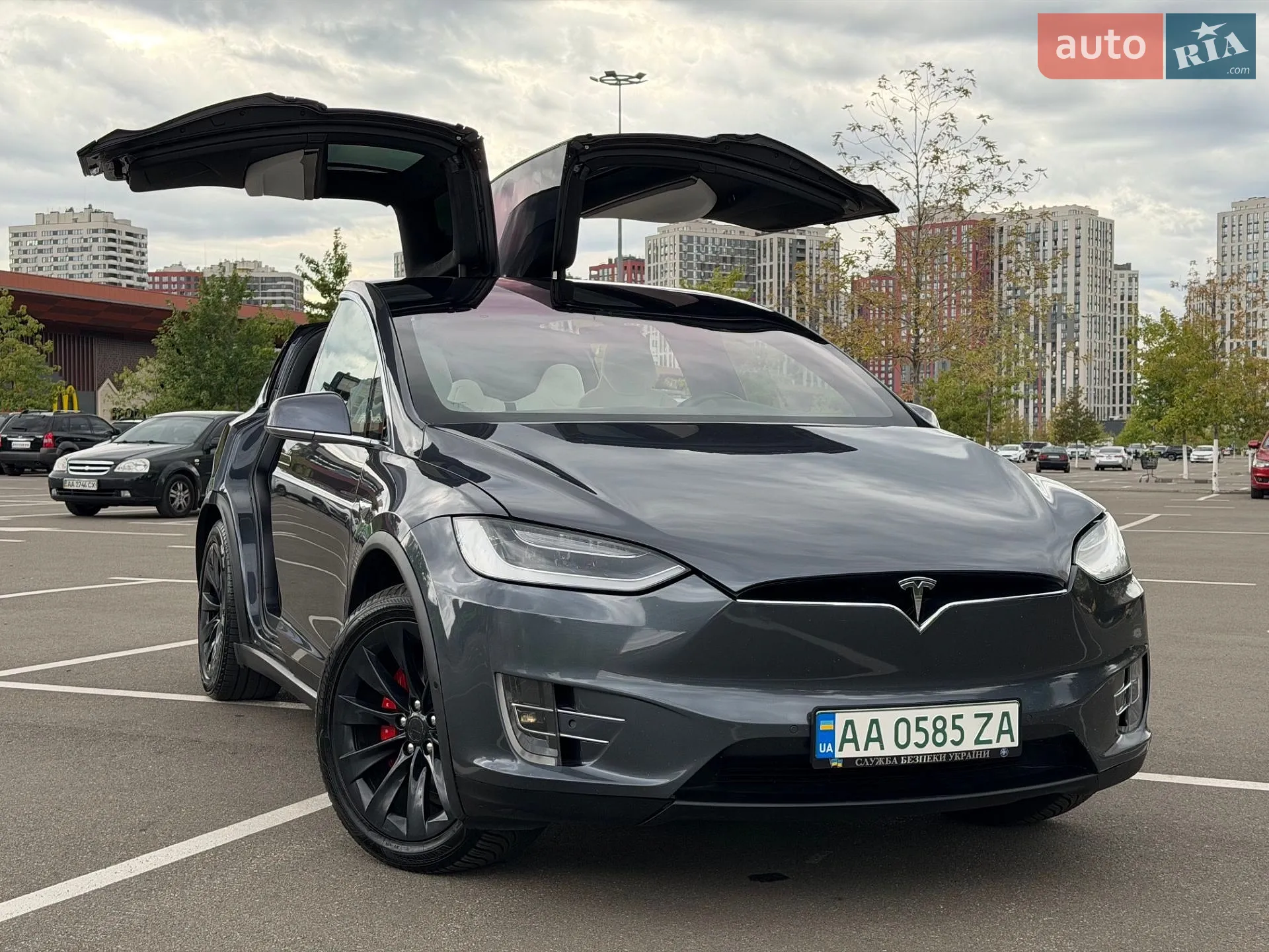 Tesla Model X, 2017