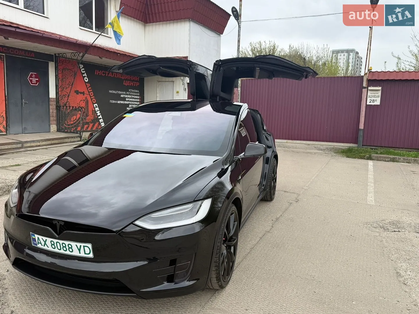 Tesla Model X, 2017
