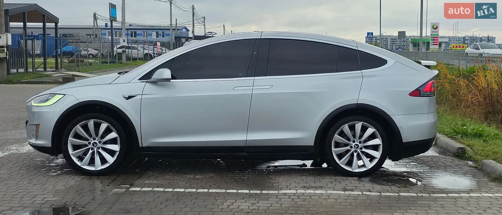 Tesla Model X, 2016