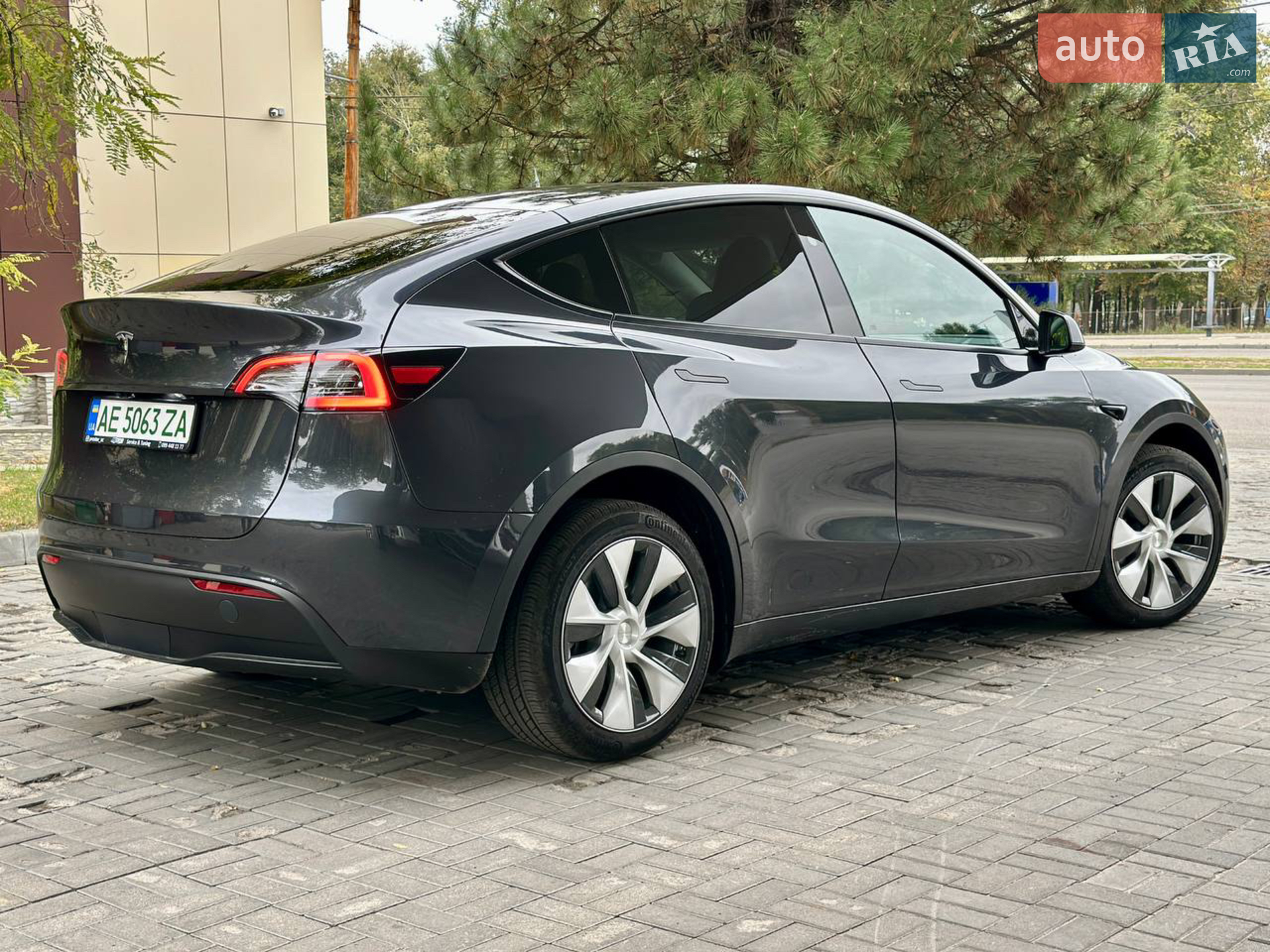 Tesla Model Y, 2024