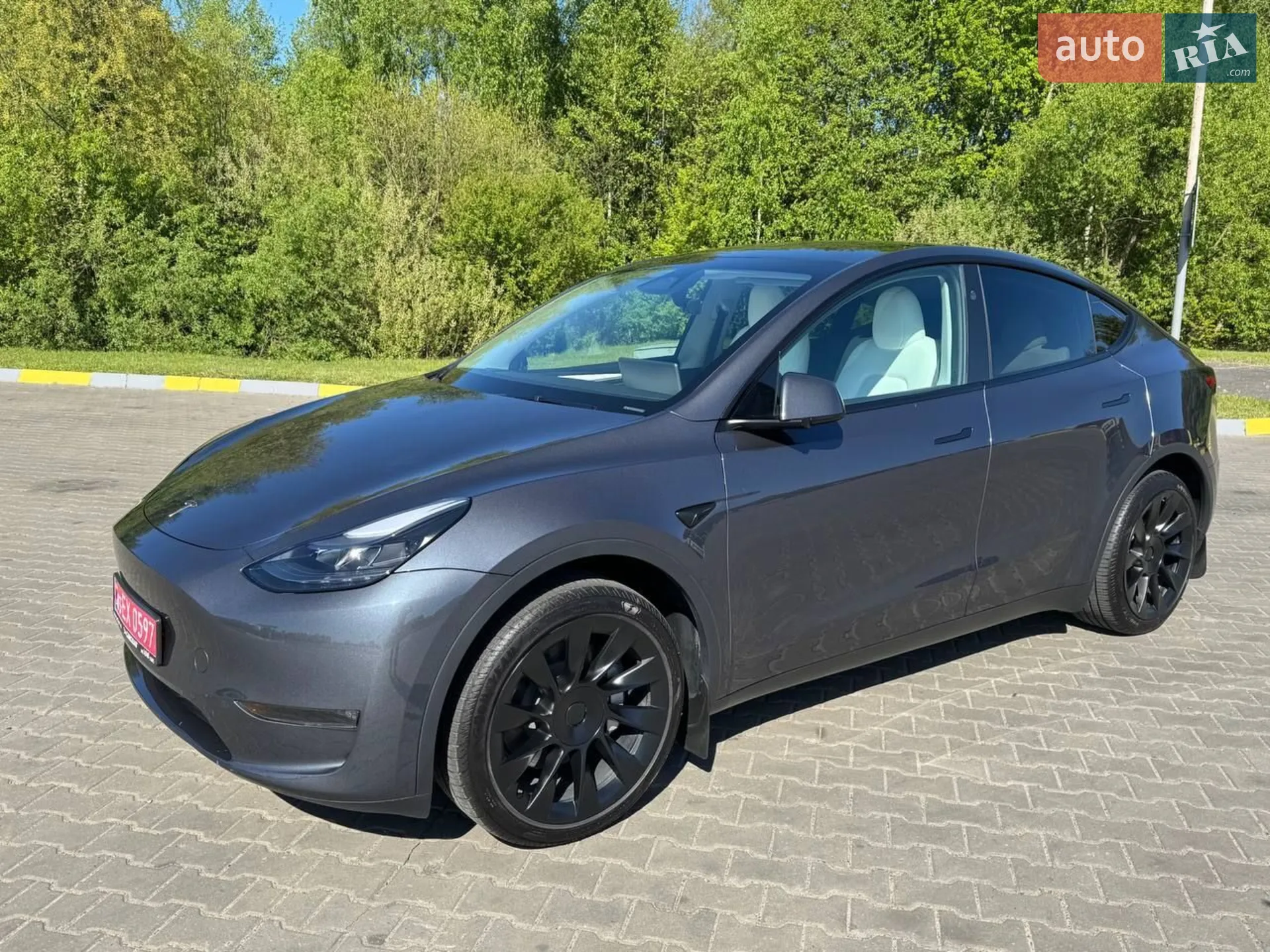 Tesla Model Y, 2023
