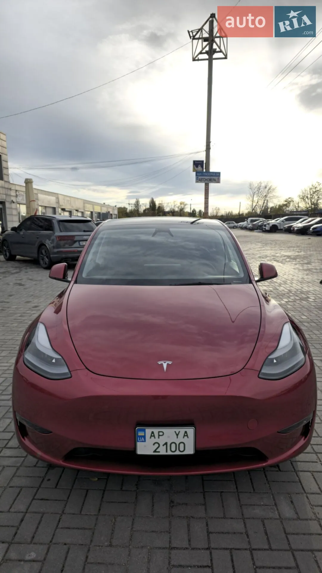 Tesla Model Y, 2024