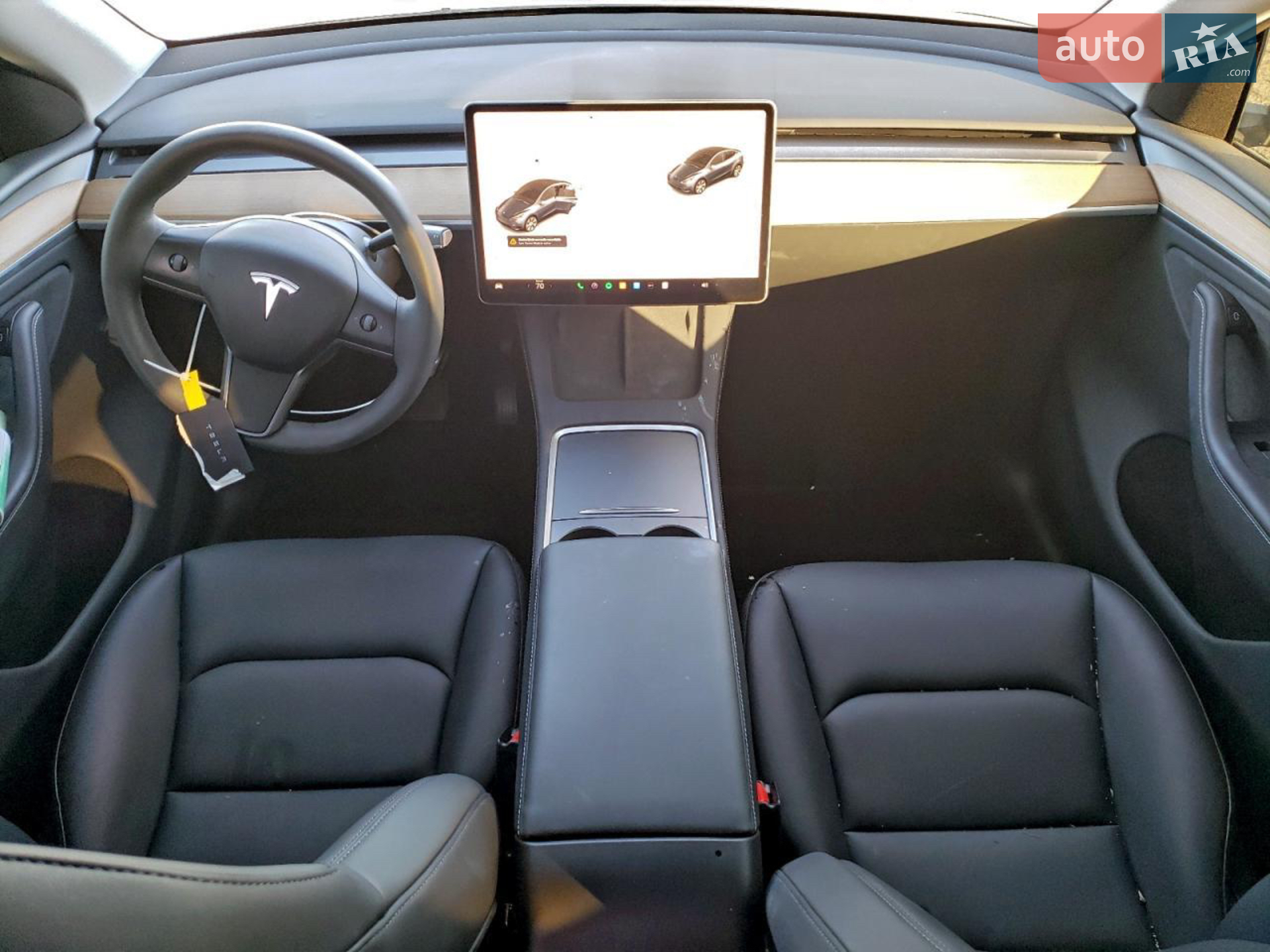 Tesla Model Y, 2024