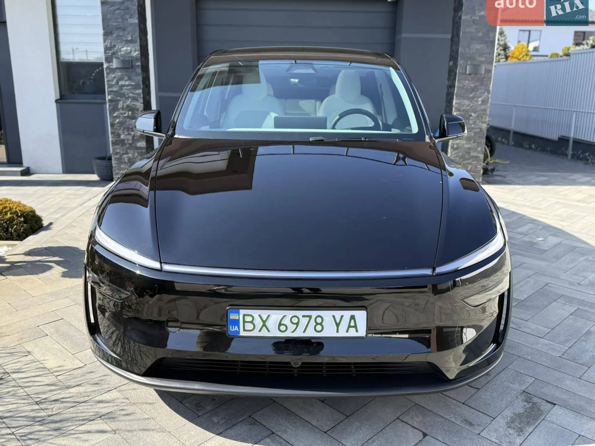 Tesla Model Y, 2025