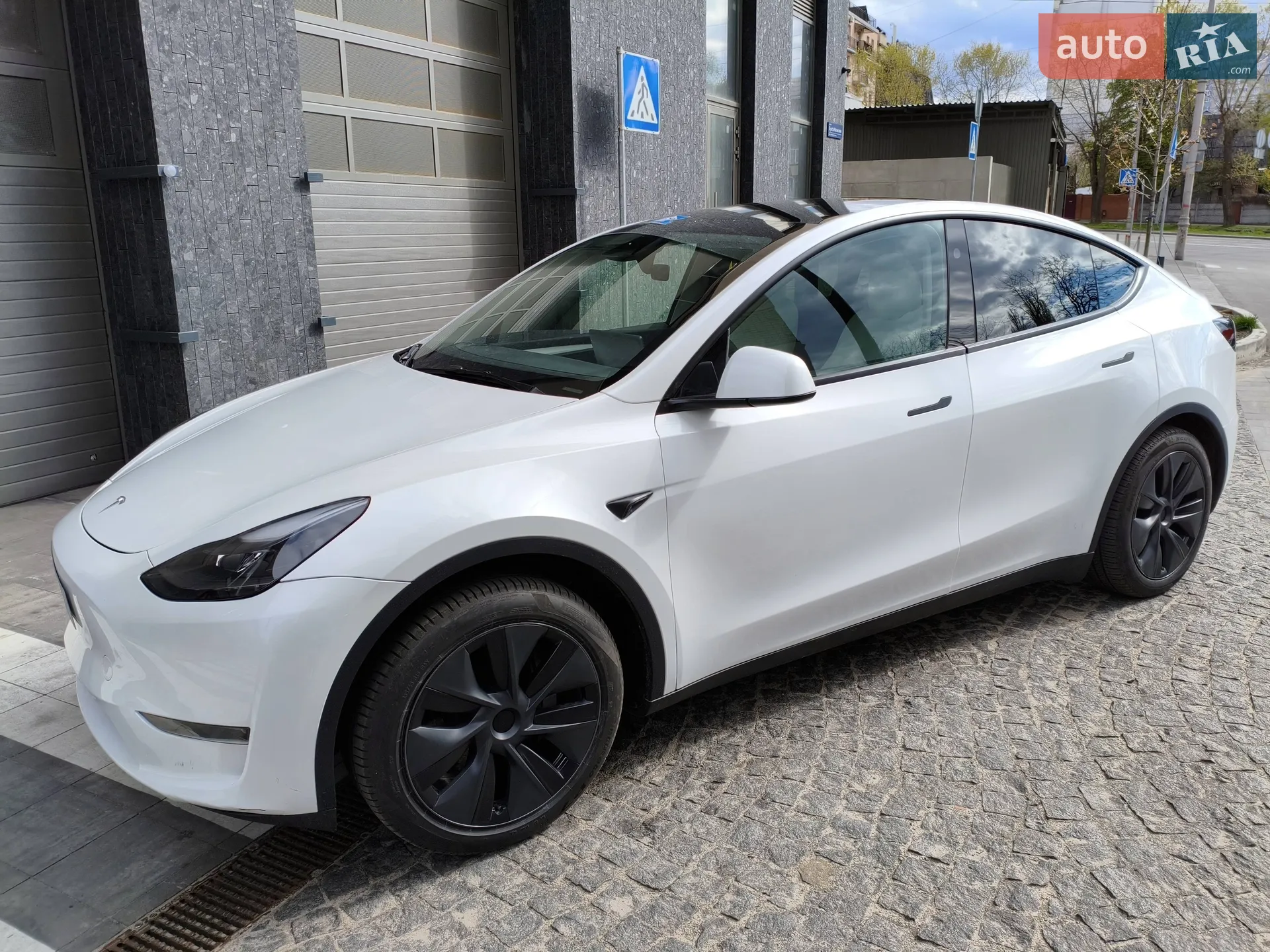 Tesla Model Y, 2025