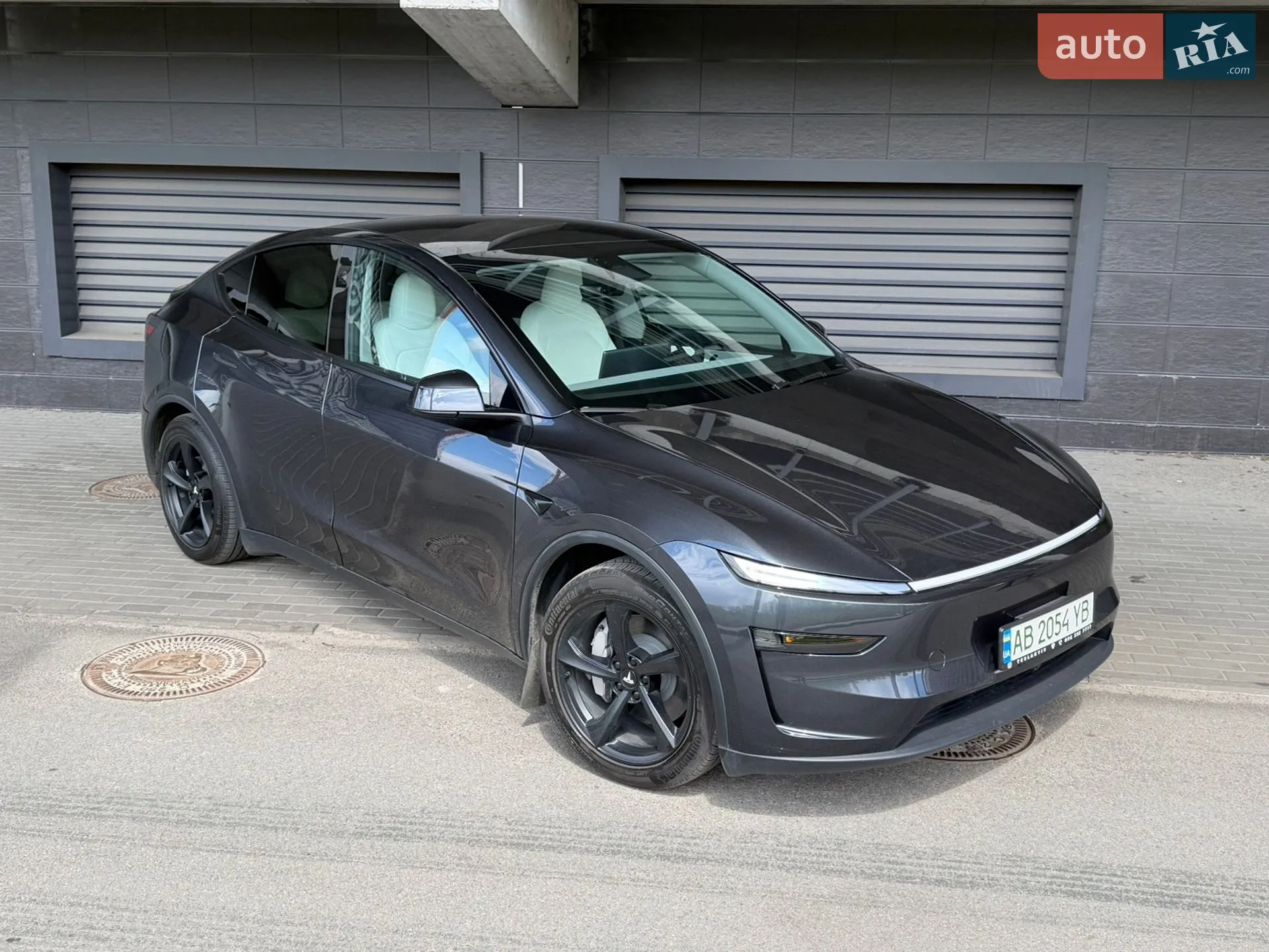Tesla Model Y, 2025