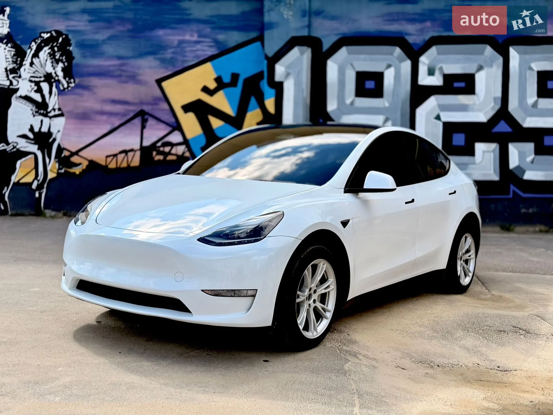 Tesla Model Y, 2024