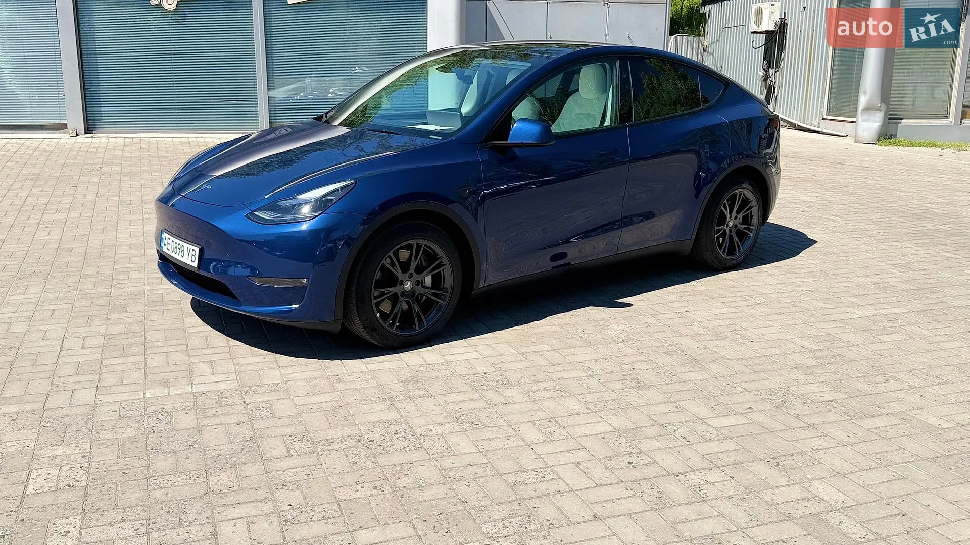Tesla Model Y, 2024