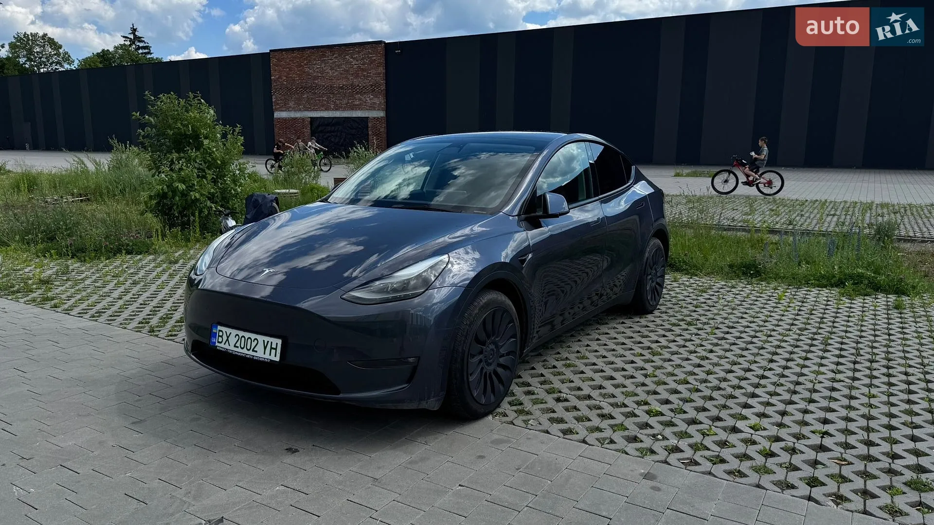 Tesla Model Y, 2023