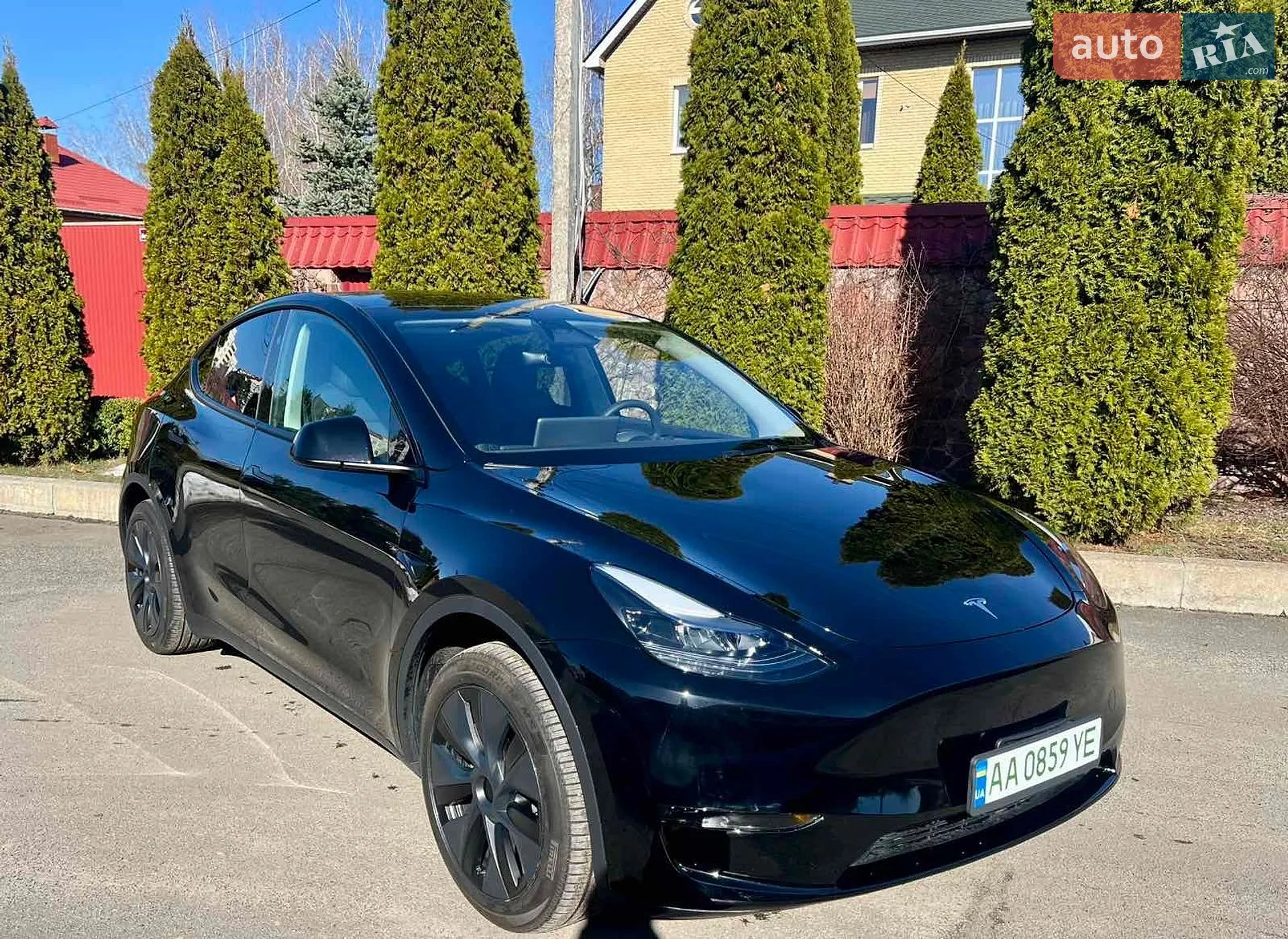Tesla Model Y, 2024