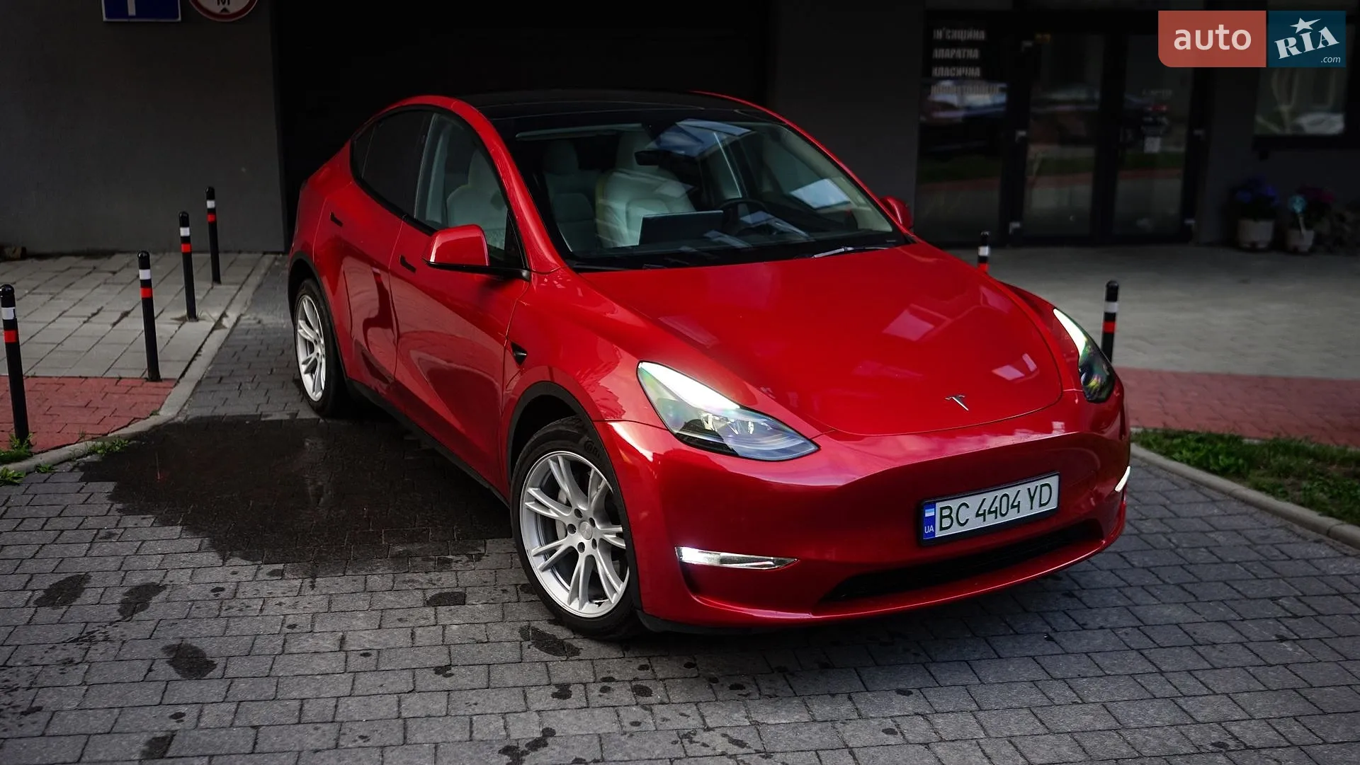 Tesla Model Y, 2023