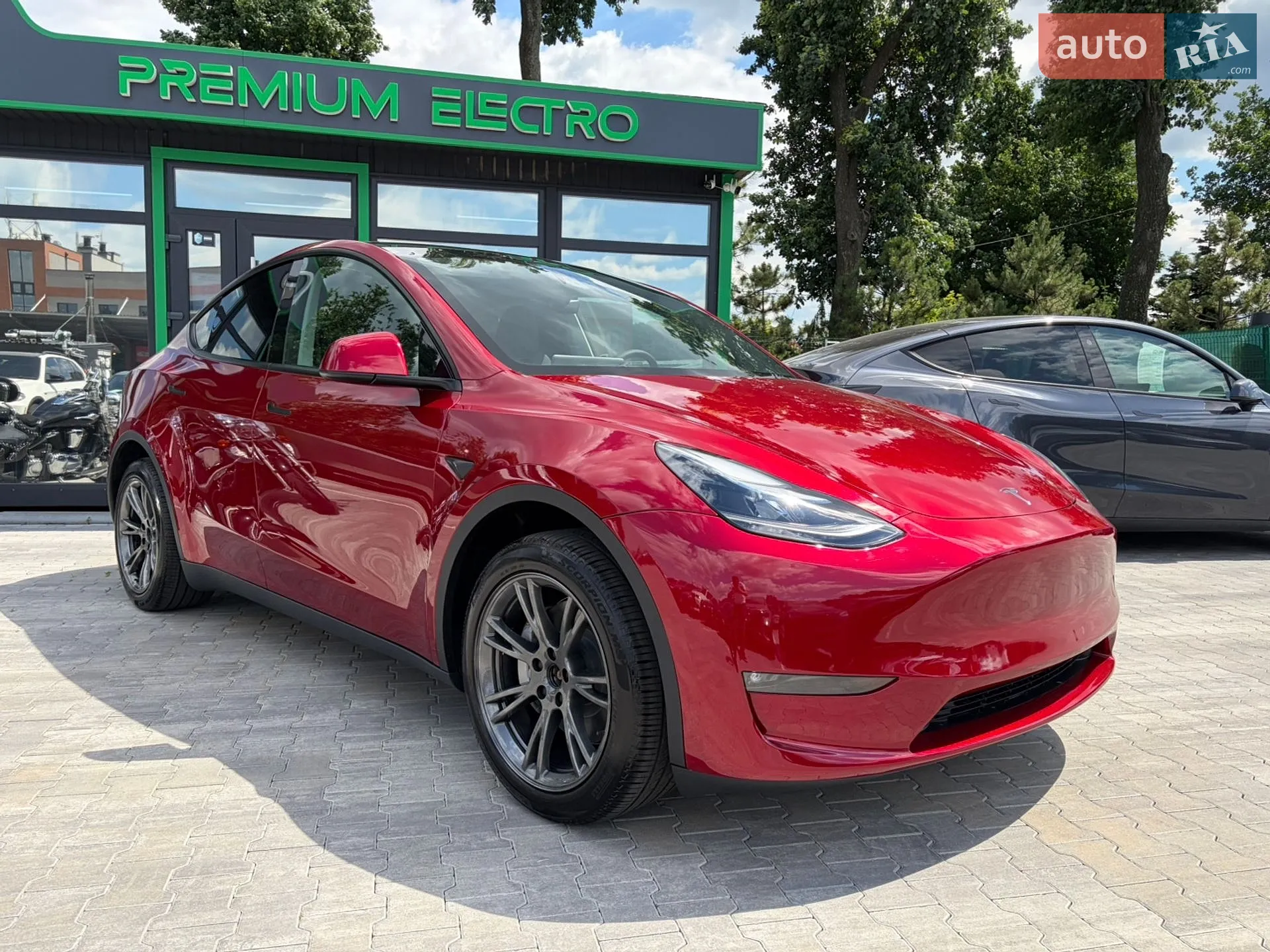 Tesla Model Y, 2024