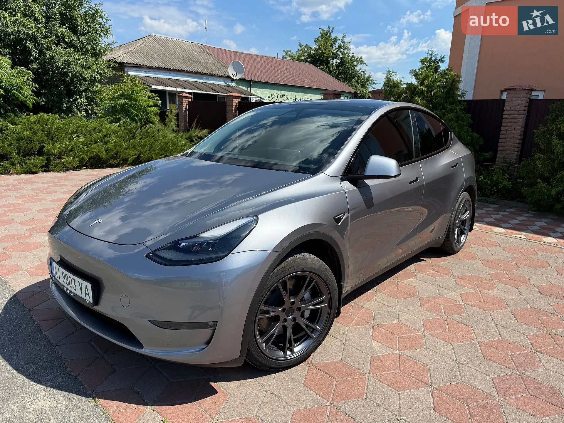 Tesla Model Y, 2024
